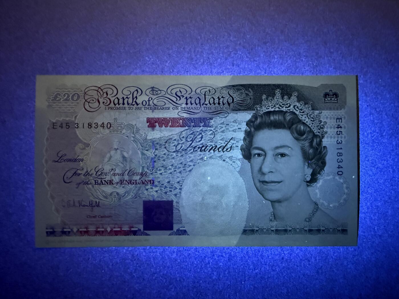 《艾美收藏》第229期-1.18周日外币荟萃 英格兰20镑 UNC E序列 皇冠版