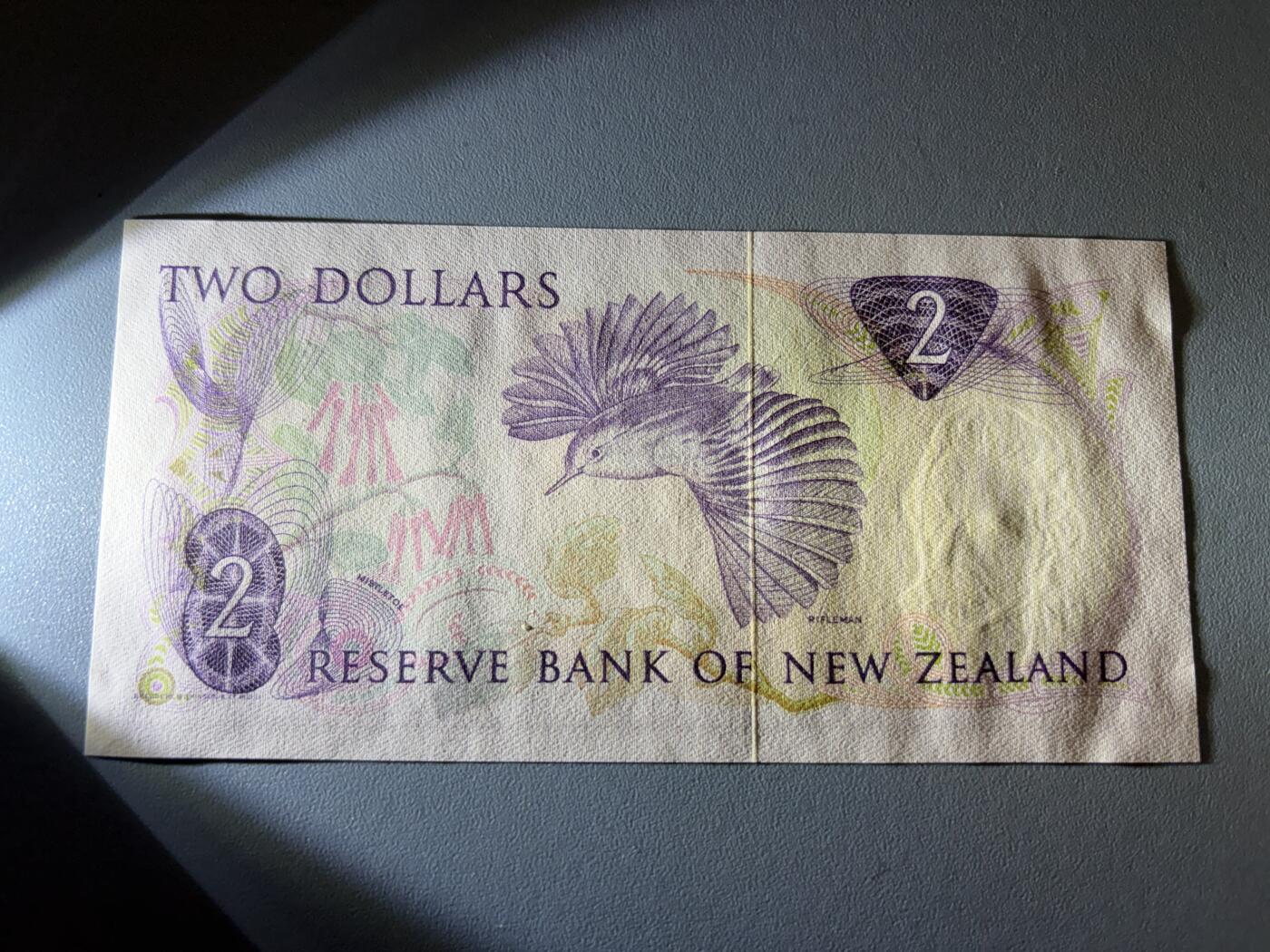 咖啡豆•收藏 2026年Jan_21th世界各国纸币拍卖 新西兰 1981-85年 2元 全新UNC 外国纸币 女王钞