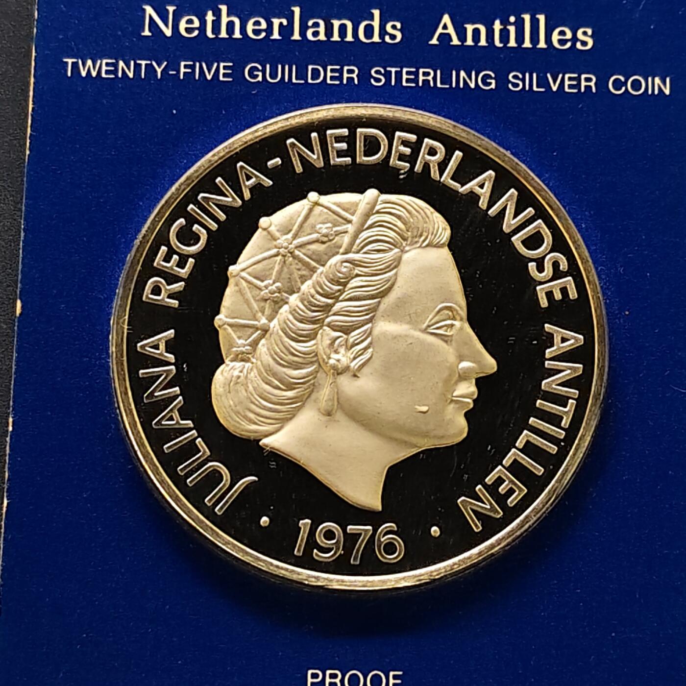 【全场包邮】纯粹捡漏拍495场-持续更新中 荷属安德列斯1976年25盾安德鲁·多利亚号事件200周年精制纪念银币-盒证全银币【45毫米45克，纯银价约832元（按20元银价折算）】