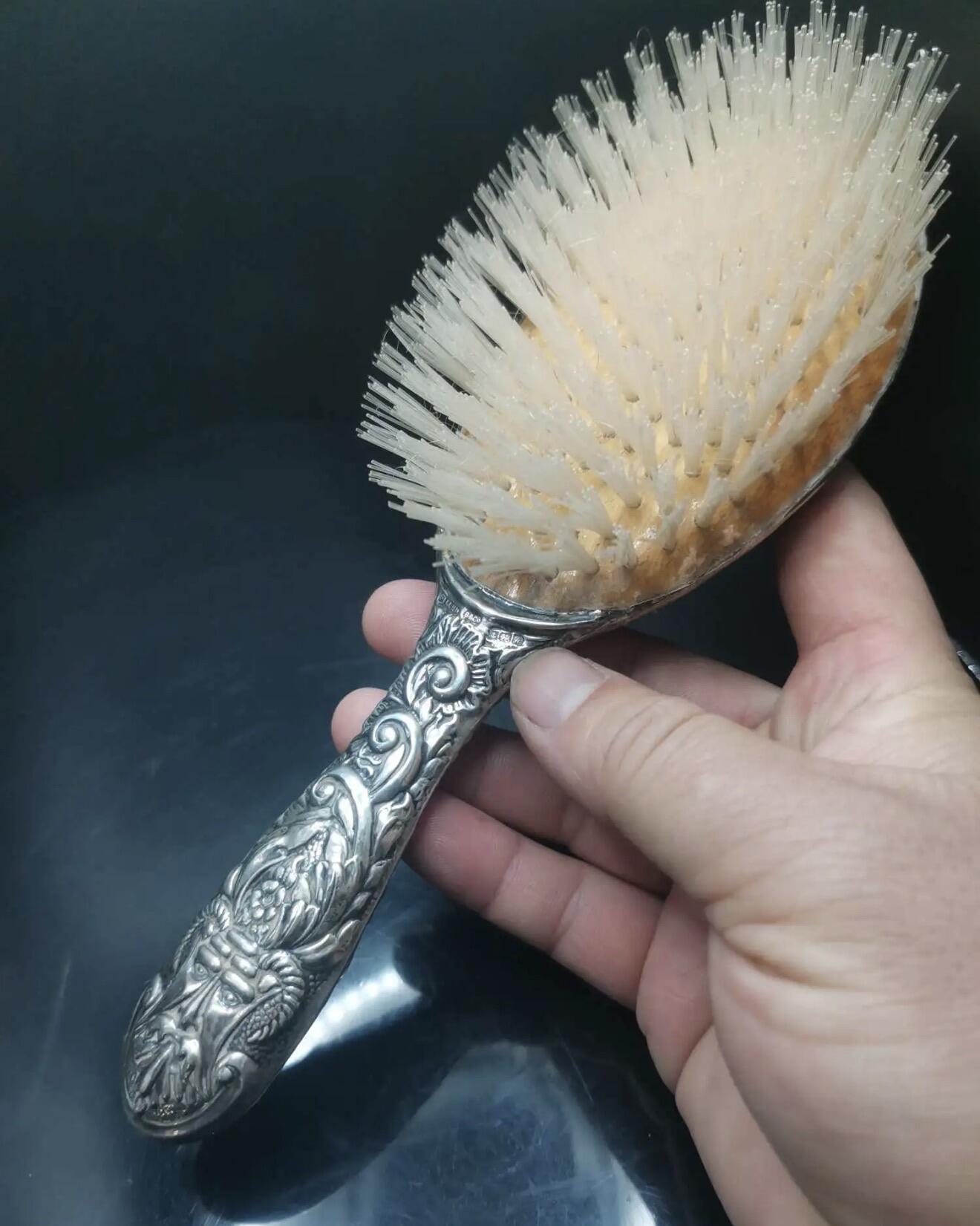 回流银器杂项 173克欧洲20世纪银质手刷，局部点测表面含银92.5%左右，