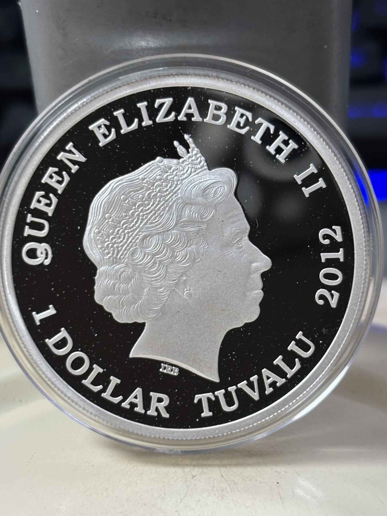 第188期拍卖 图瓦卢2012年亚洲动物西伯利亚虎精制彩色纪念银币，999银，1盎司