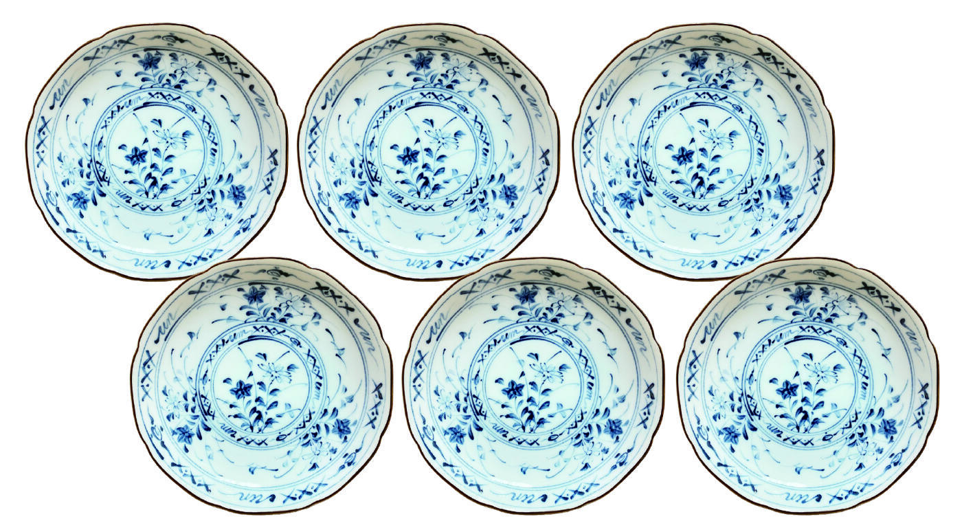 上海拍卖行2025年秋季古董珍玩拍卖会 日本杉峰窑水墨青花小碟(直径:11.5cm,原装盒)