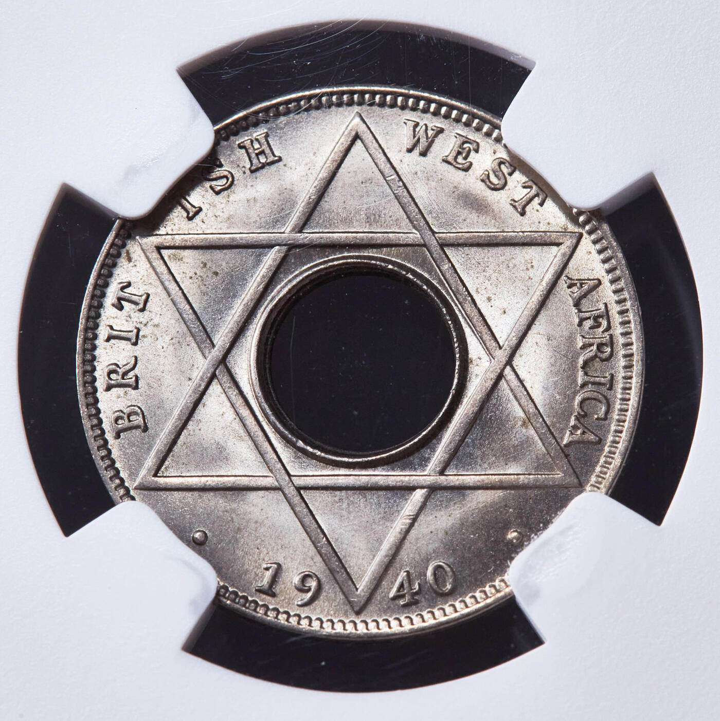 【俄甄集藏】“万象更新、马呈祥瑞”迎新春俄甄精品场-2026年(047)01-21 星期三 晚 19:30 全场包邮 英属西非1940年乔治六世1/10便士镍币，NGC MS65，顶级转光