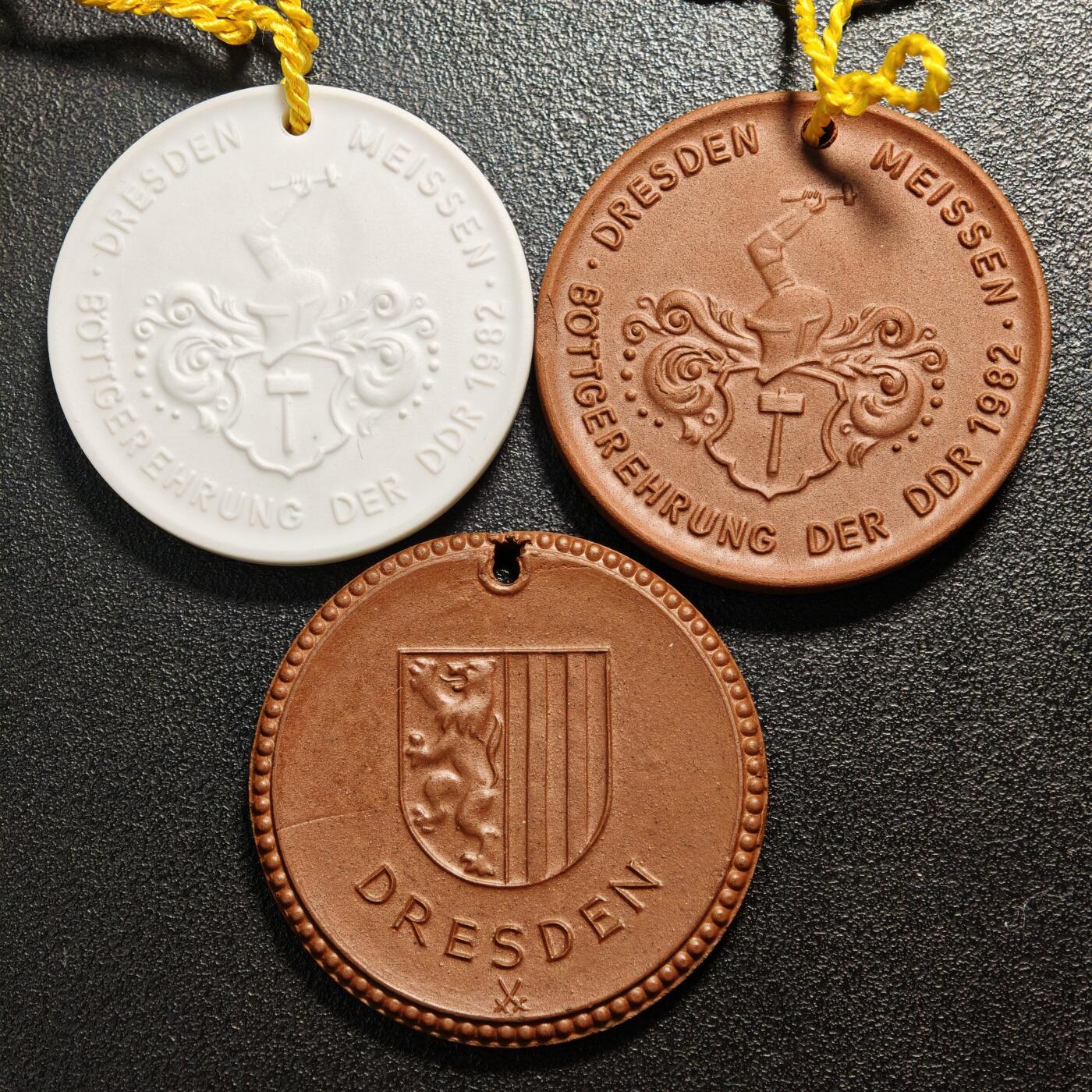 【德藏】世界币章拍卖第162期（拍品征集中~欢迎藏友联系） 3枚一组 德国迈森白色陶瓷纪念章 详细尺寸请看拍品介绍