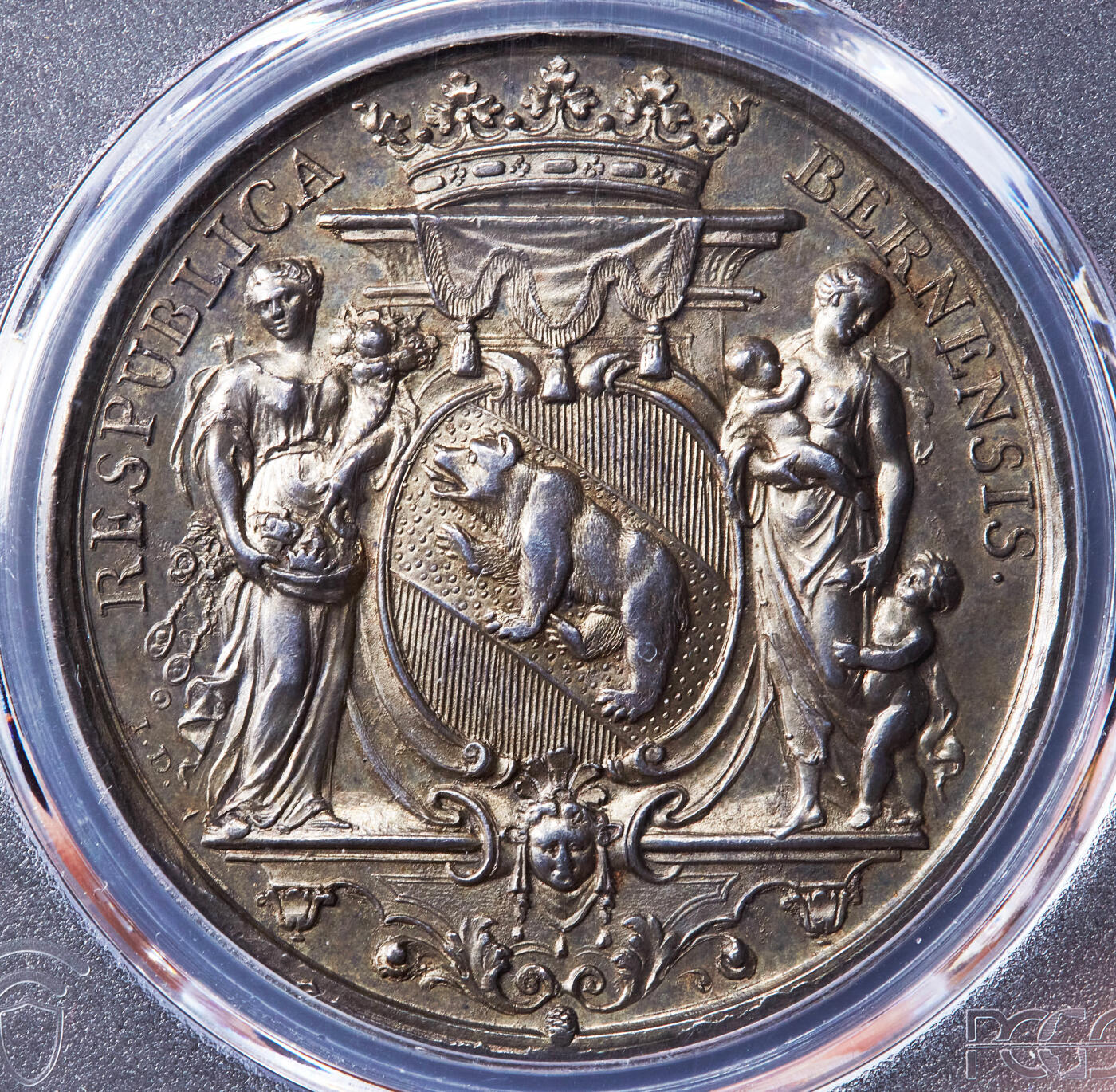 【俄甄集藏】“万象更新、马呈祥瑞”迎新春俄甄精品场-2026年(047)01-21 星期三 晚 19:30 全场包邮 瑞士1726年伯尔尼城市与文化“因愿景而繁荣”巴洛克风格纪念大银章，PCGS SP62，黄油彩老包浆，设计精美，唯一冠军分