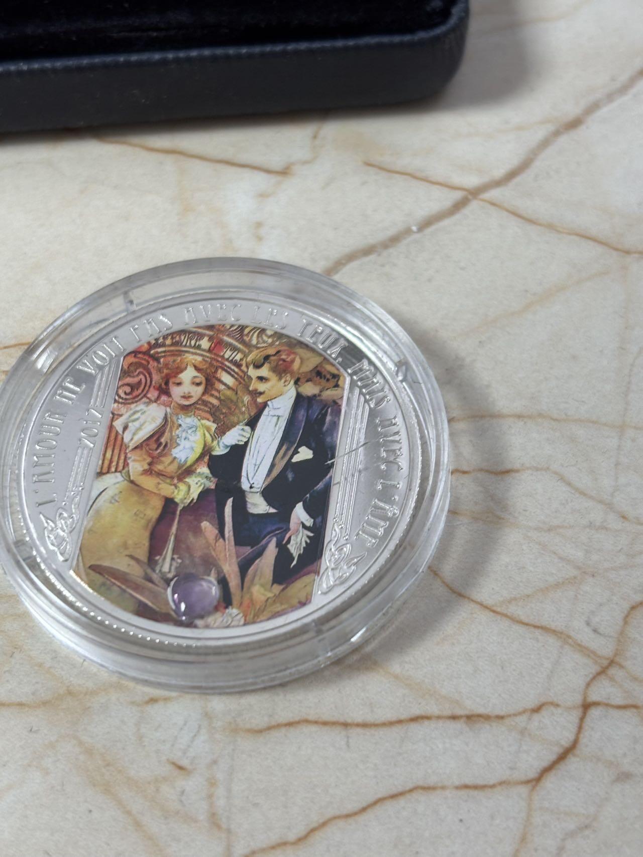 第188期拍卖 尼日尔2012年爱情语录镶嵌水晶彩色纪念银币，925银，20克，发行1000枚，塑料盒有裂痕