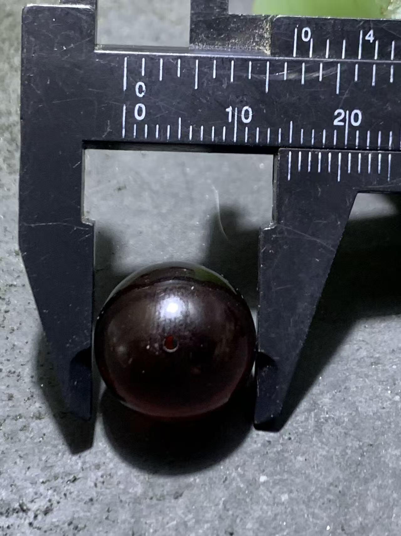 天然乌克兰血珀通货圆珠一颗，