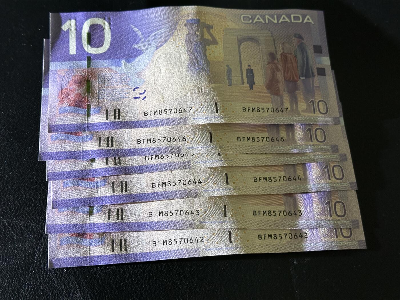 《外钞收藏家》第六百零三期（精选场）（本平台长期征集拍品、欢迎藏友们联系合作） 加拿大旅版10加元 6连号 全新