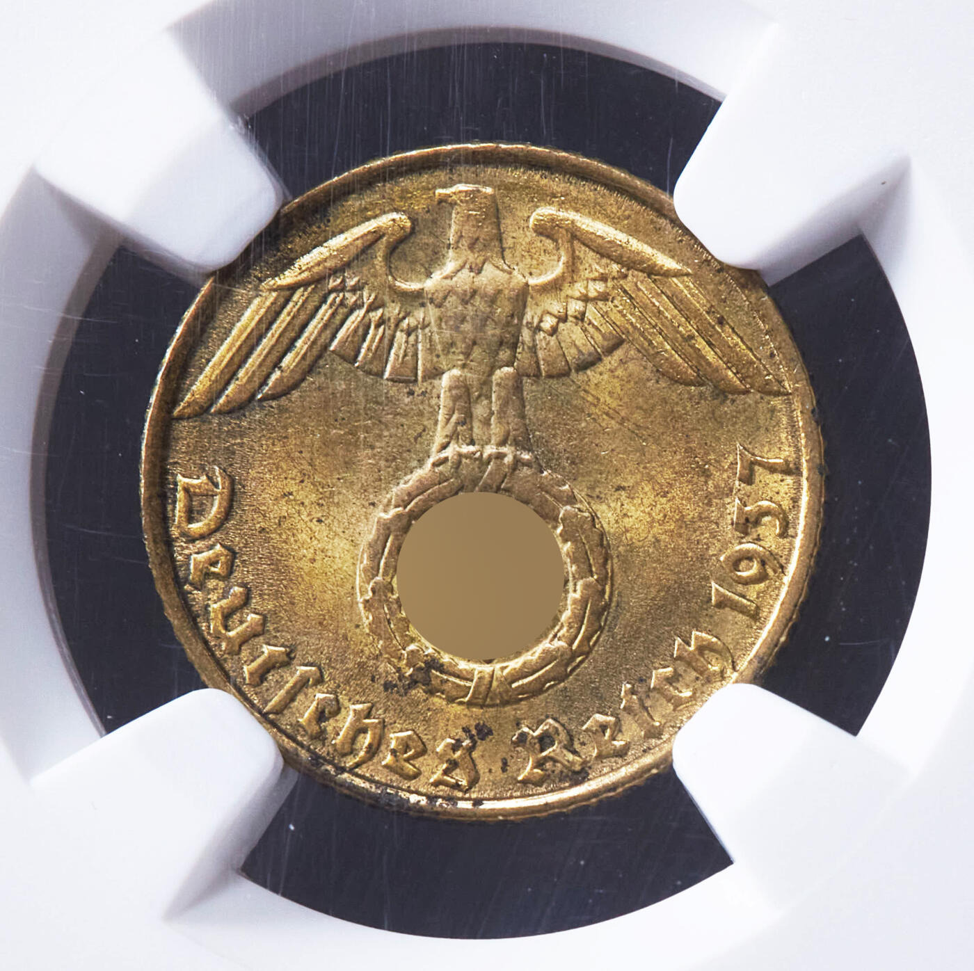 【俄甄集藏】“万象更新、马呈祥瑞”迎新春俄甄精品场-2026年(047)01-21 星期三 晚 19:30 全场包邮 德国第三帝国1939年B版/1937年E版2、5芬尼铜币一对，NGC MS63，转光品相，原图联系客服或者查询相关官网查看