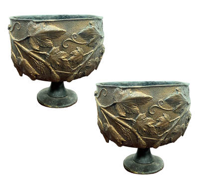 上海拍卖行2025年秋季古董珍玩拍卖会 - 铜雕作品"圣杯"(H:13cm)