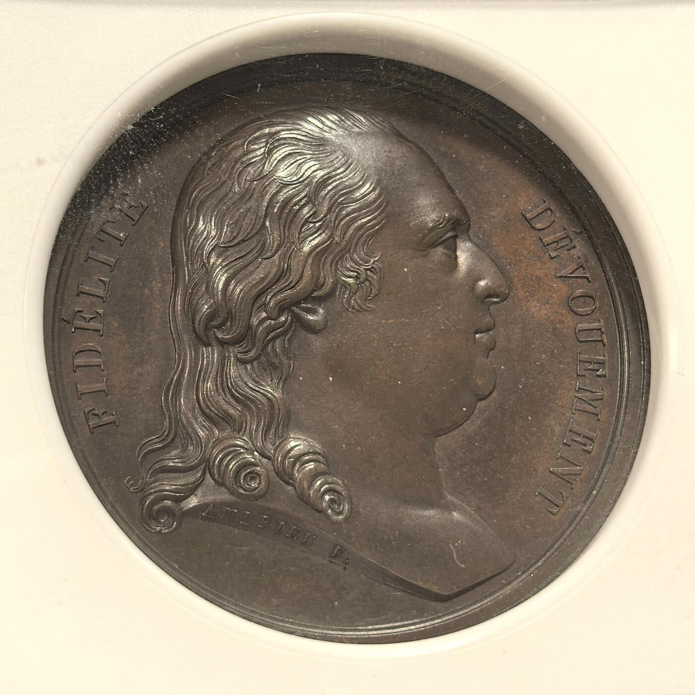 博洋堂世界钱币拍卖第157期（全场包邮） NGC MS63BN 法国1816年纪念路易十六波旁王朝第一次复辟高浮雕大铜章，路易十六的右脸像和加冕的皇冠，红铜币面光泽油亮，状态保存非常之好！