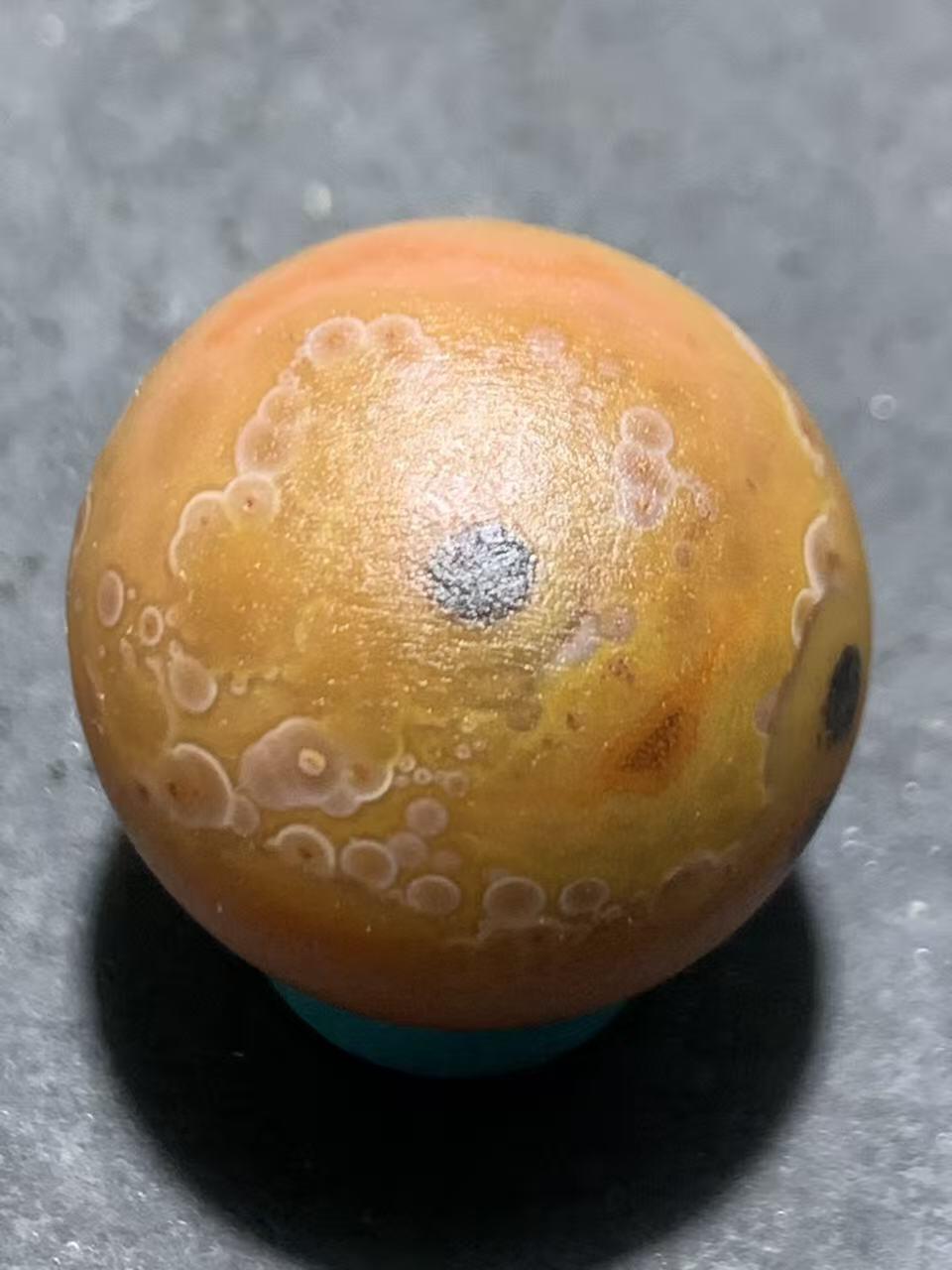 精美罕见亚光原皮天眼纹冻料战国红玛瑙圆珠一个，