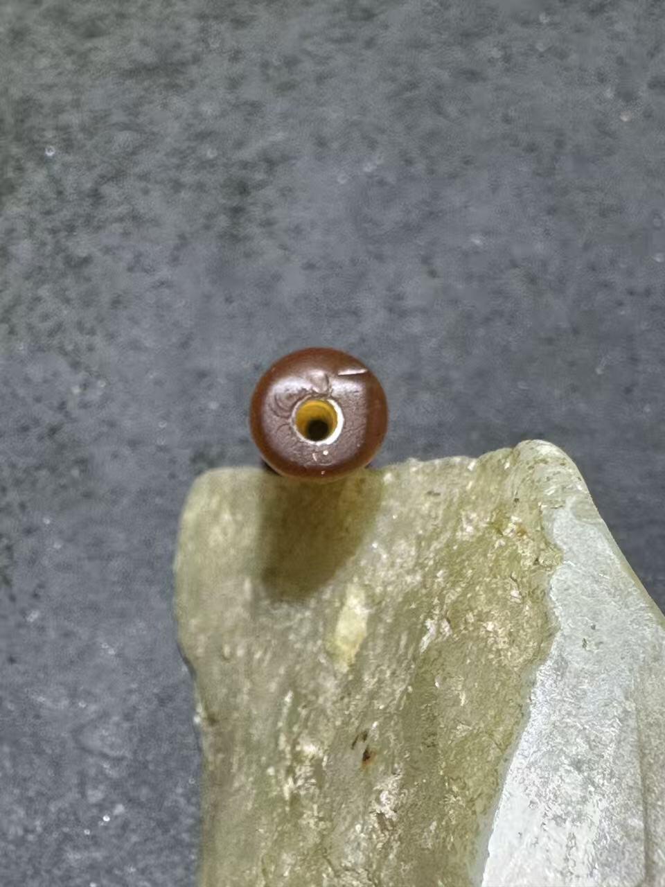 高玉化酒红色缠丝玛瑙通货直桶，桶珠一颗，