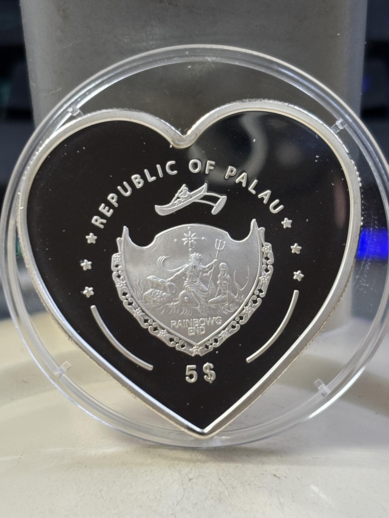 第188期拍卖 帕劳2007年天使玫瑰无尽的爱心形纪念银币，925银，25克，发行2500枚