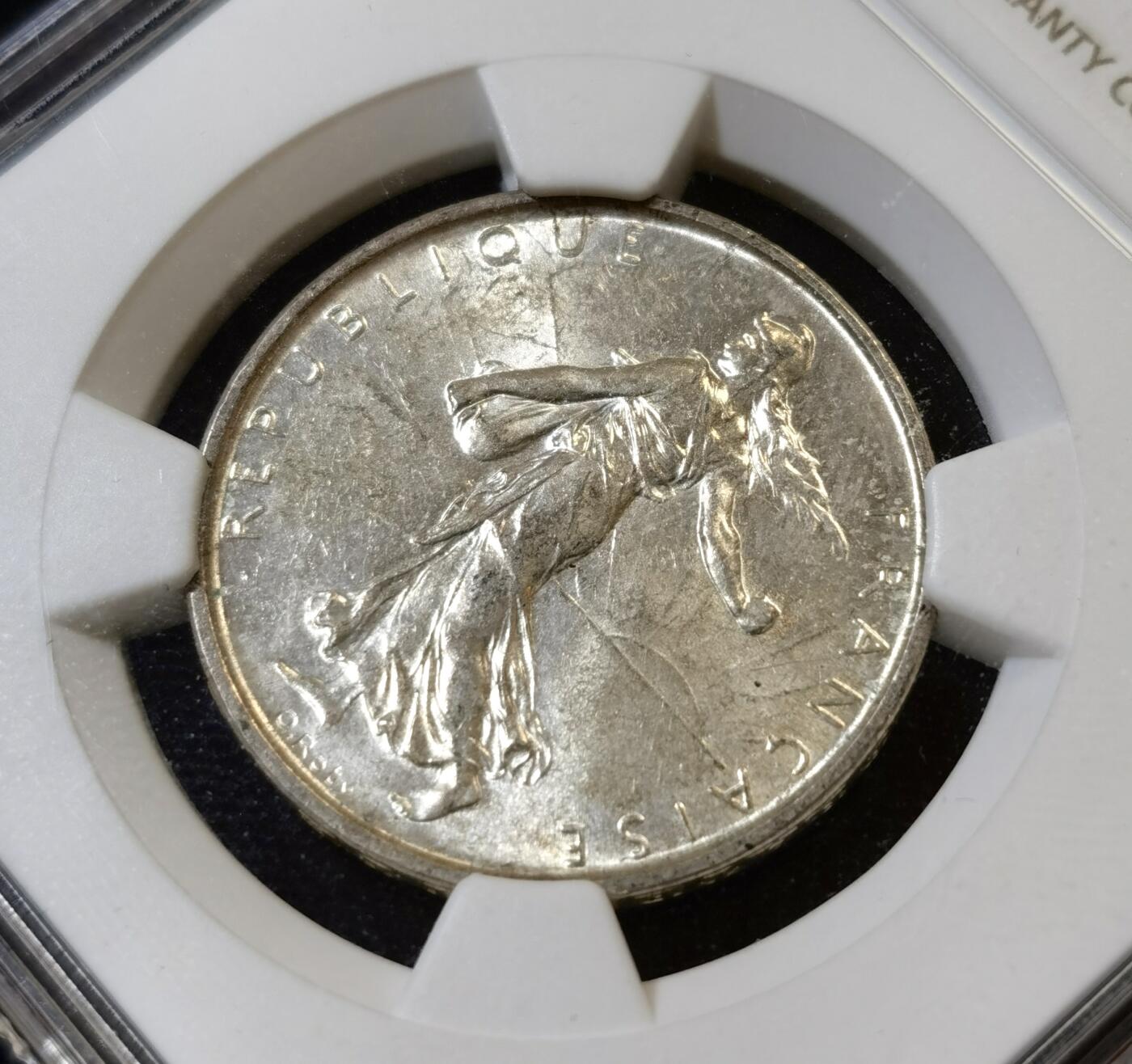 甄臻铺-世界币章拍卖（第48期）精品场拍品征集中，送拍享返佣金等优惠多多 NGC-MS63 1963法国播种女神5法郎银币，转光丝滑，正面边缘带彩，纯银价已近200