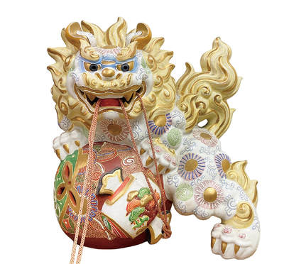 上海拍卖行2025年秋季古董珍玩拍卖会 - 日本九谷太吉款彩绘瑞兽狮像摆件(37×29×25cm)