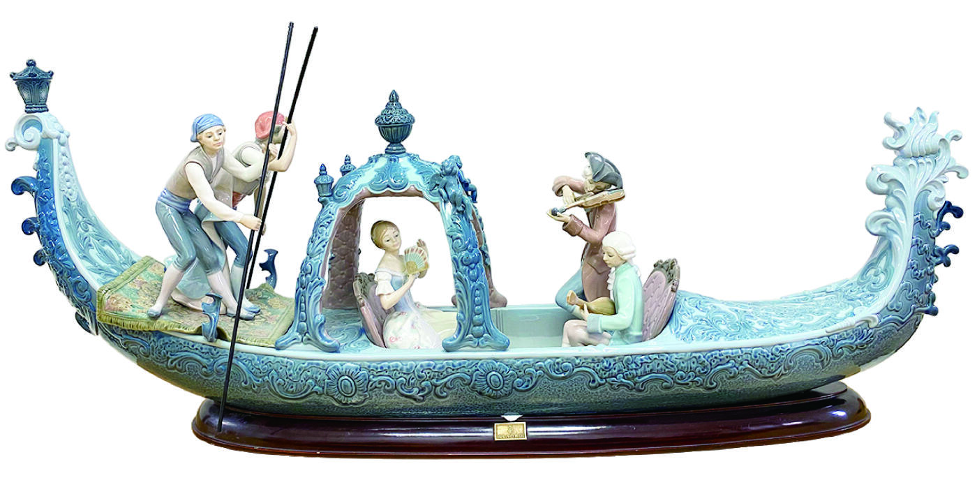 上海拍卖行2025年秋季古董珍玩拍卖会 西班牙雅致《皇家贡多拉船》大型限量版瓷塑摆件(L:100cm,限量款)
