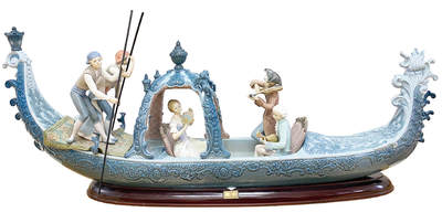 上海拍卖行2025年秋季古董珍玩拍卖会 - 西班牙雅致《皇家贡多拉船》大型限量版瓷塑摆件(L:100cm,限量款)