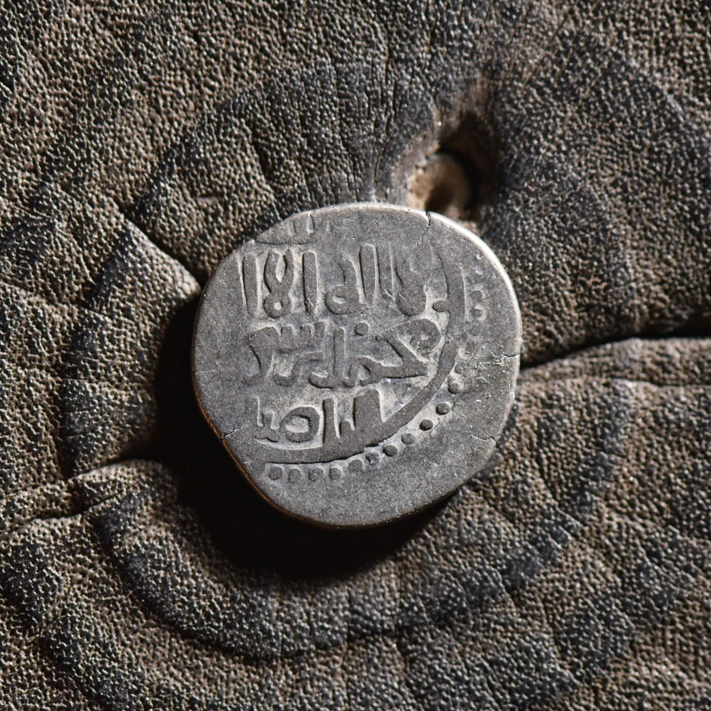 【良泉】【春节前最后一场】2月5日晚19.30点开拍！208组，本场结束后预存钱币的朋友请告知，将连同本场拍品一起邮寄，预祝诸位春节愉快！ 公元1200-1220年【花剌子模】阿拉乌丁·摩诃末，【特殊】铭文版，吉塔尔，2.5克