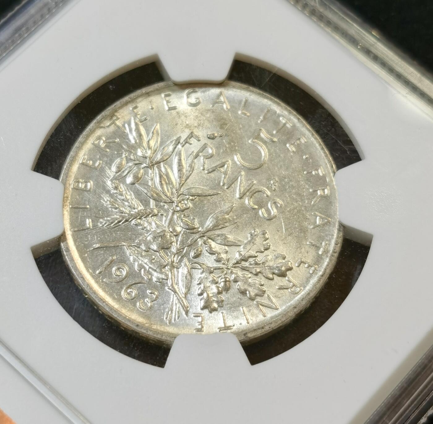 甄臻铺-世界币章拍卖（第48期）精品场拍品征集中，送拍享返佣金等优惠多多 NGC-MS63 1963法国播种女神5法郎银币，转光丝滑，正面边缘带彩，纯银价已近200