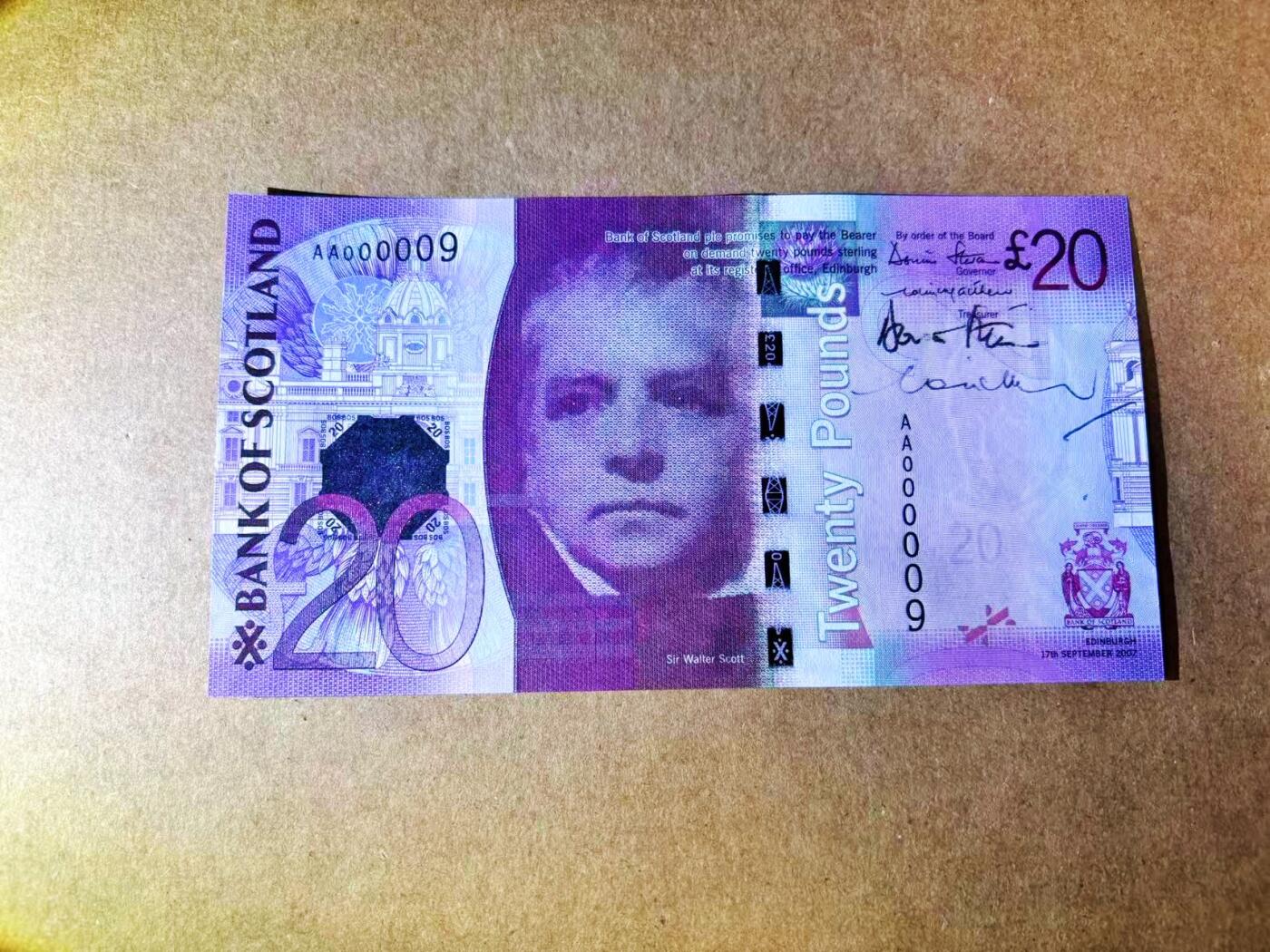 【Blue Auction】世界纸币精拍第776期——18级TOP拍卖/信誉/品质/专业/高效💫 【一组5张AA冠000009个位号全同套极罕见 含IBNS获奖钞 20镑有行长及司库长Stevenson & Matthew亲笔签名非常罕见 收藏级】苏格兰 2007年5-100镑 设计精美 全新UNC 油墨凹凸感非常好 单张9号的获奖钞价值就非凡（100镑水印处非受潮原因的荧光极轻微一小点反应 之前遇到过多张类似的苏格兰纸币都给了66分影响不大）