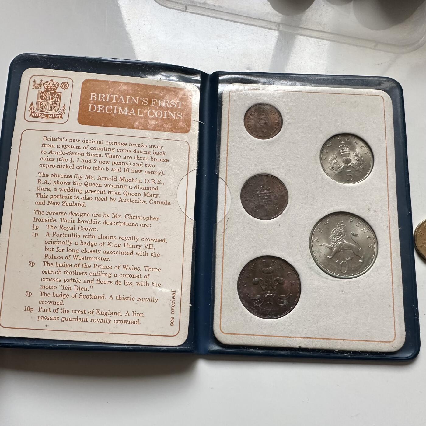 🌹外币初藏🌹🐯2026年第8场  每周二四六晚8️⃣点 接代拍 英国新便士5枚套原厂册 a