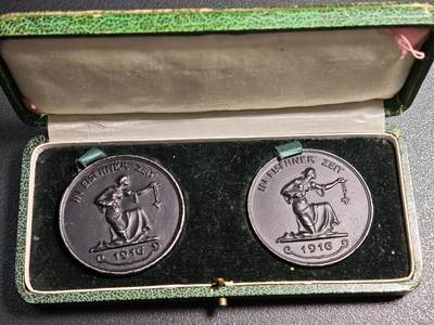 【德藏】世界币章拍卖第162期（拍品征集中~欢迎藏友联系） - 2枚一组 带盒 1916年 德国一战动员“以金换铁”爱国捐献纪念铁章（也常称“Hosaeus纪念章”）这是一战时期德国政府为筹措战争资金推出的官方纪念物 经典品种 直径约：40mm,40.1mm；重约：17.2g,17.8g