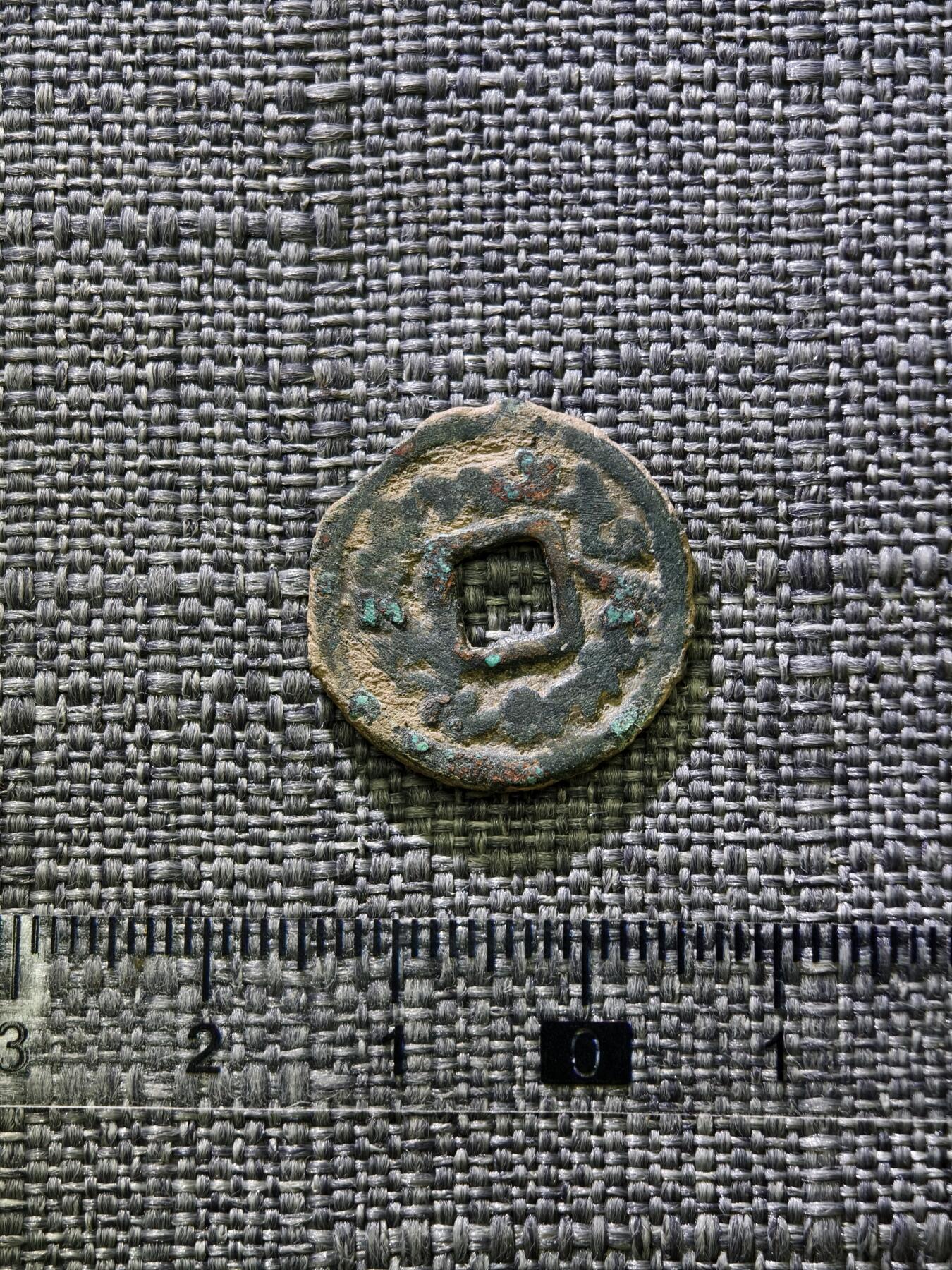 107期新疆红钱粟特钱币丝路钱币专场 突骑施汗钱背（如尼文）