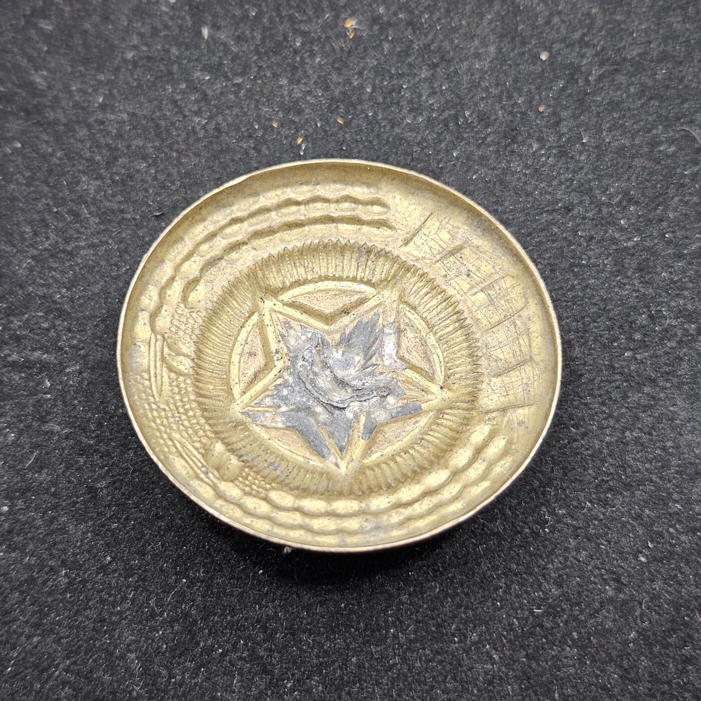 0元起拍勋章 第326期 咸鱼国勋章拍卖专场 1月18日（周日）下午6：00开始 原品早期铜制 朝鲜帽徽