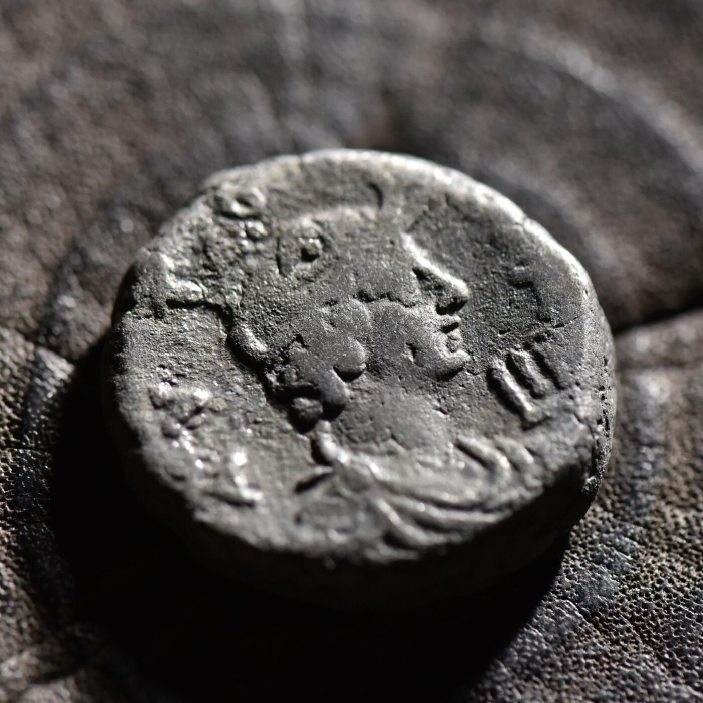 【良泉】【春节前最后一场】2月5日晚19.30点开拍！208组，本场结束后预存钱币的朋友请告知，将连同本场拍品一起邮寄，预祝诸位春节愉快！ 【藏家出品A】12.89克，古罗马帝国，埃及行省，公元 65-66 年【暴君 尼禄】打制【少见】背象盔头像，四德拉克马银币，亚历山大港造币厂打制