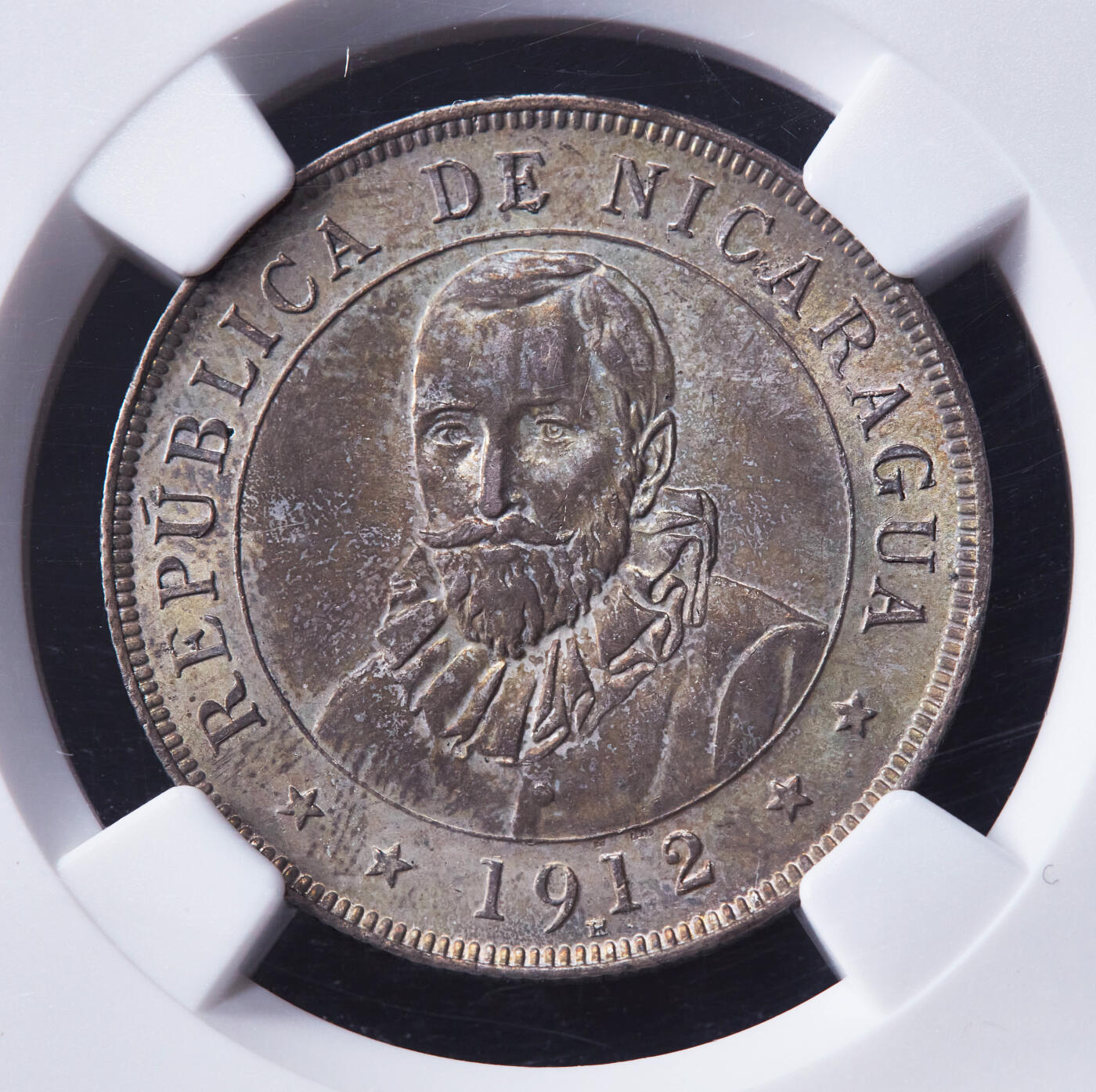 【俄甄集藏】“万象更新、马呈祥瑞”迎新春俄甄精品场-2026年(047)01-21 星期三 晚 19:30 全场包邮 尼加拉瓜1912年民族英雄吉尔·冈萨雷斯·德·阿维拉头像H版50分银币，NGC MS63，喜敦造币厂独年版，黄油酱彩老包浆，太阳脸与马德雷山脉设计经典，状态难得