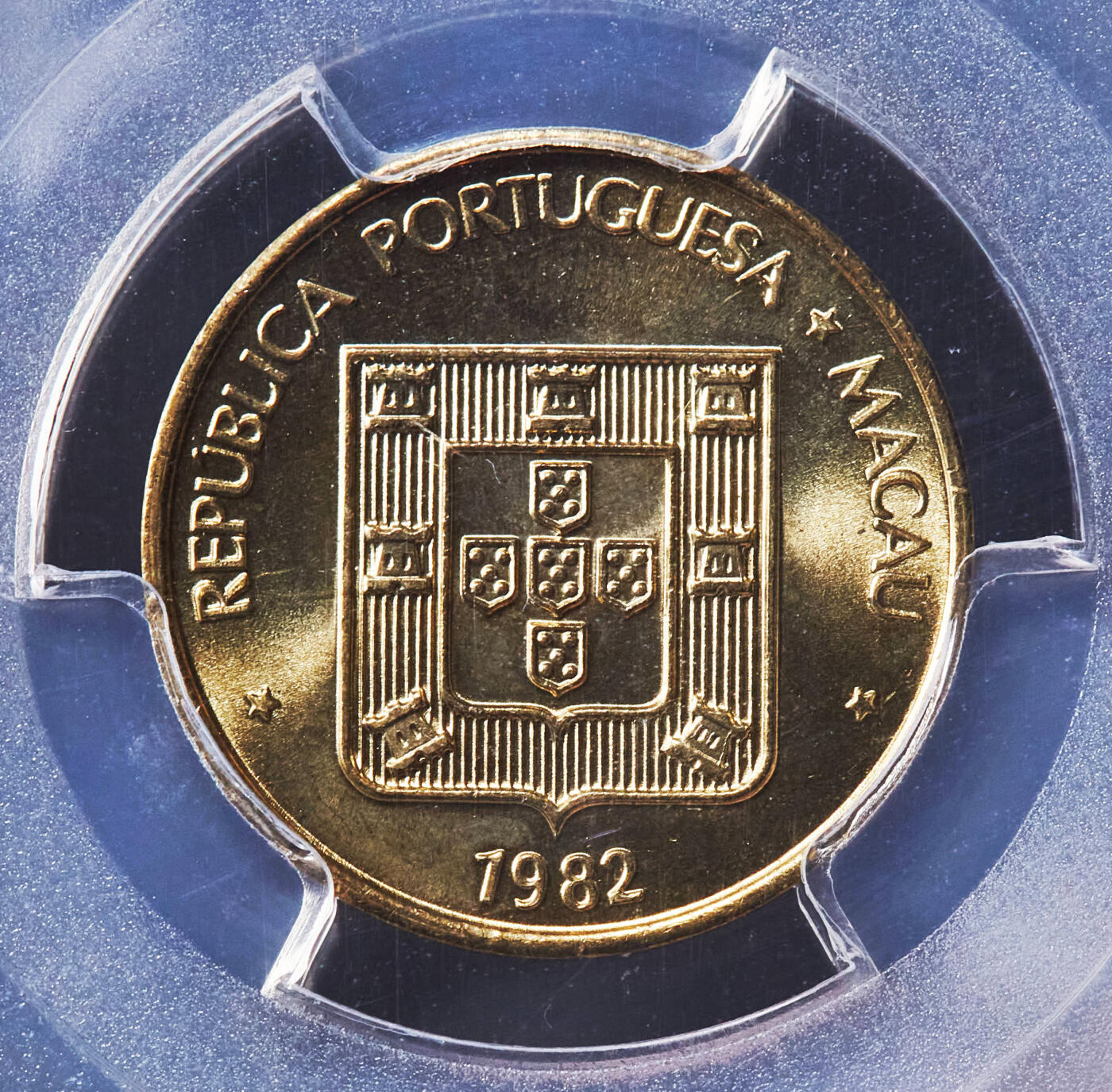 【俄甄集藏】“万象更新、马呈祥瑞”迎新春俄甄精品场-2026年(047)01-21 星期三 晚 19:30 全场包邮 葡属澳门1982年福禄10分、20分铜币2枚一对，PCGS MS65，转光品相