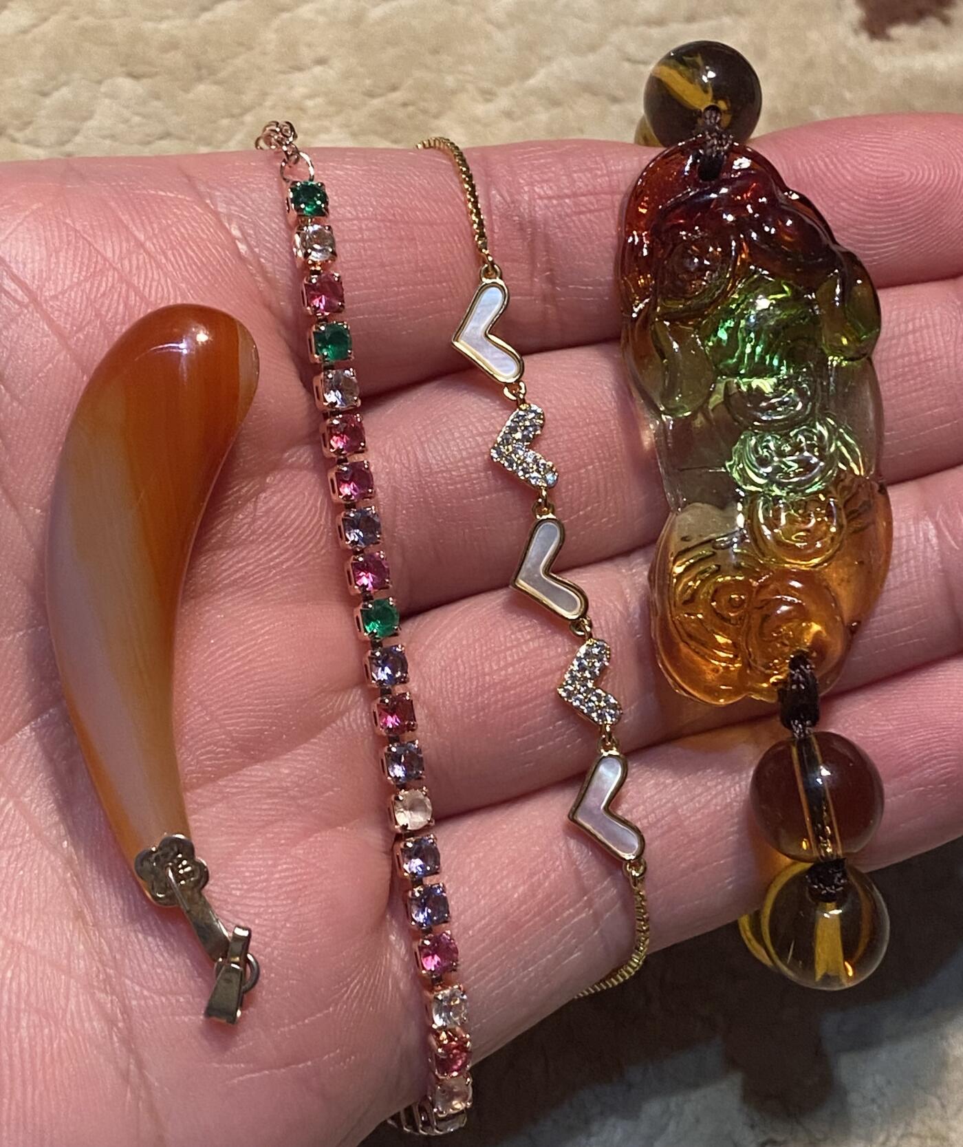 【旋风钱币】1月17日19:00准时开拍 精美欧洲币章、银币银章、第三帝国钱币等 全场包邮！ 4条精美手串项链一起  如需细节图请联系