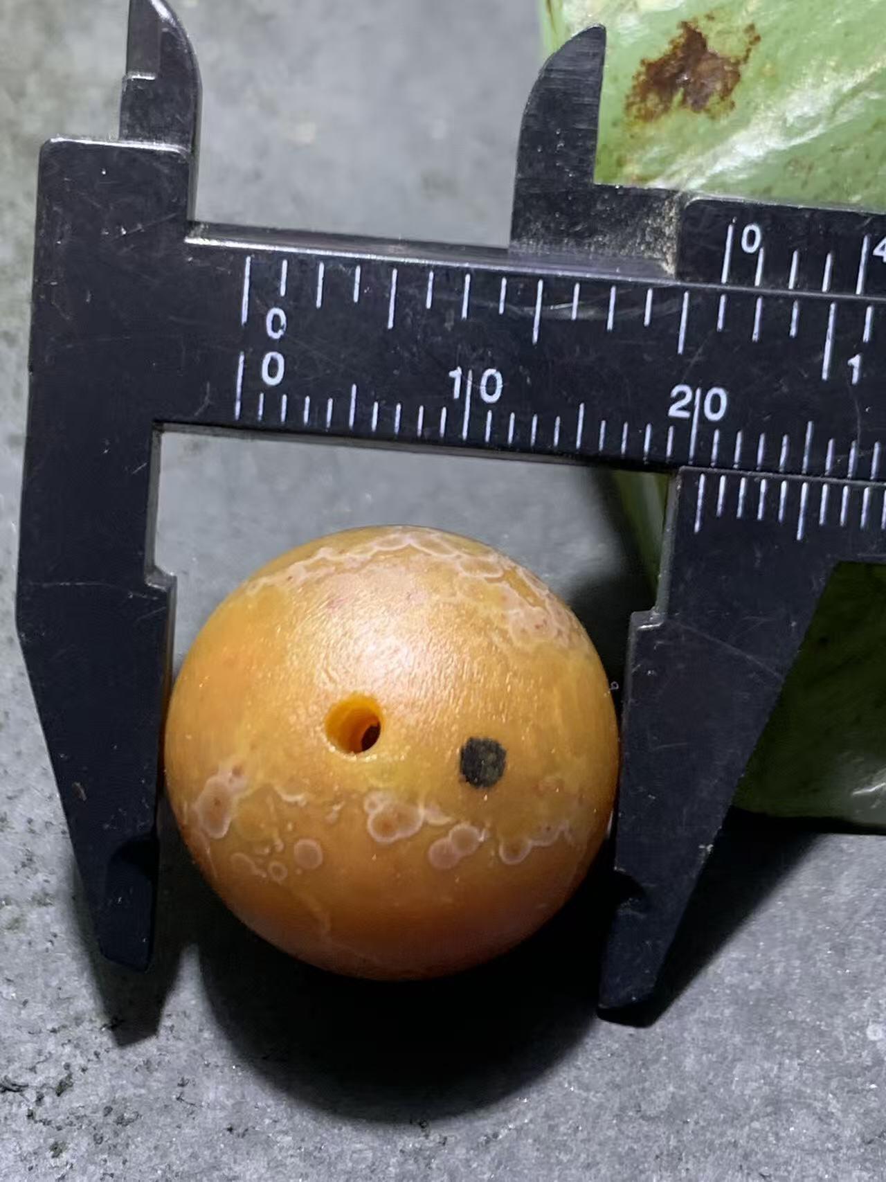 精美罕见亚光原皮天眼纹冻料战国红玛瑙圆珠一个，