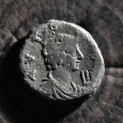 【良泉】【春节前最后一场】2月5日晚19.30点开拍！208组，本场结束后预存钱币的朋友请告知，将连同本场拍品一起邮寄，预祝诸位春节愉快！ - 【藏家出品A】12.89克，古罗马帝国，埃及行省，公元 65-66 年【暴君 尼禄】打制【少见】背象盔头像，四德拉克马银币，亚历山大港造币厂打制