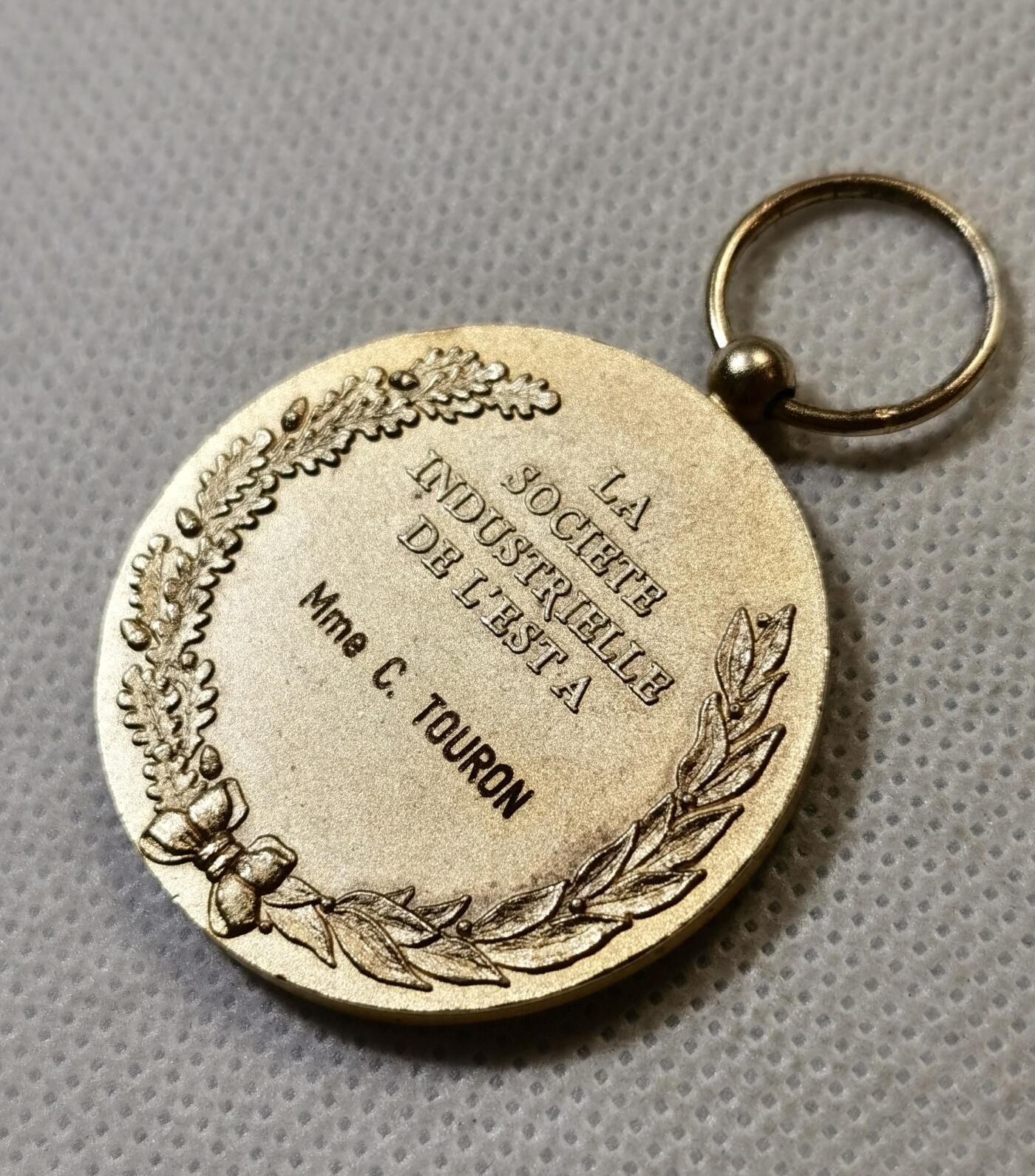 甄臻铺-世界币章拍卖（第48期）精品场拍品征集中，送拍享返佣金等优惠多多