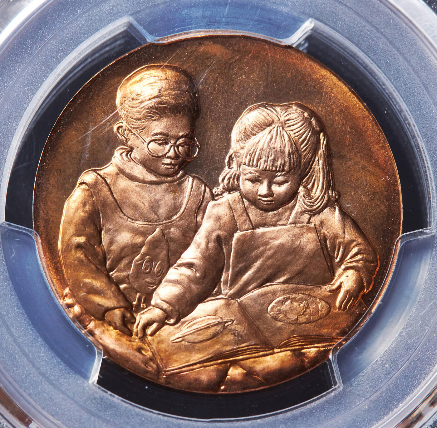 【俄甄集藏】“万象更新、马呈祥瑞”迎新春俄甄精品场-2026年(047)01-21 星期三 晚 19:30 全场包邮 泰国2009年儿童节科普主题造币厂纪念铜章，PCGS MS65RD，原铜光