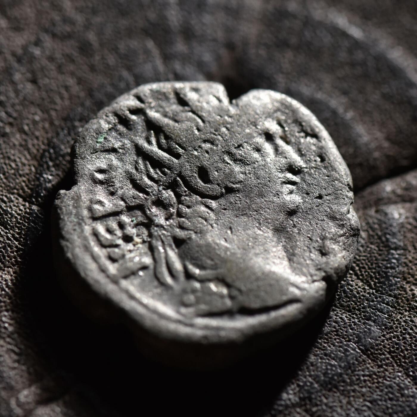 【良泉】【春节前最后一场】2月5日晚19.30点开拍！208组，本场结束后预存钱币的朋友请告知，将连同本场拍品一起邮寄，预祝诸位春节愉快！  【藏家出品A】古罗马帝国，埃及行省，公元 64-65 年【暴君 尼禄】打制【少见】神鹰、棕榈枝，四德拉克马银币，亚历山大港造币厂打制，9.37克