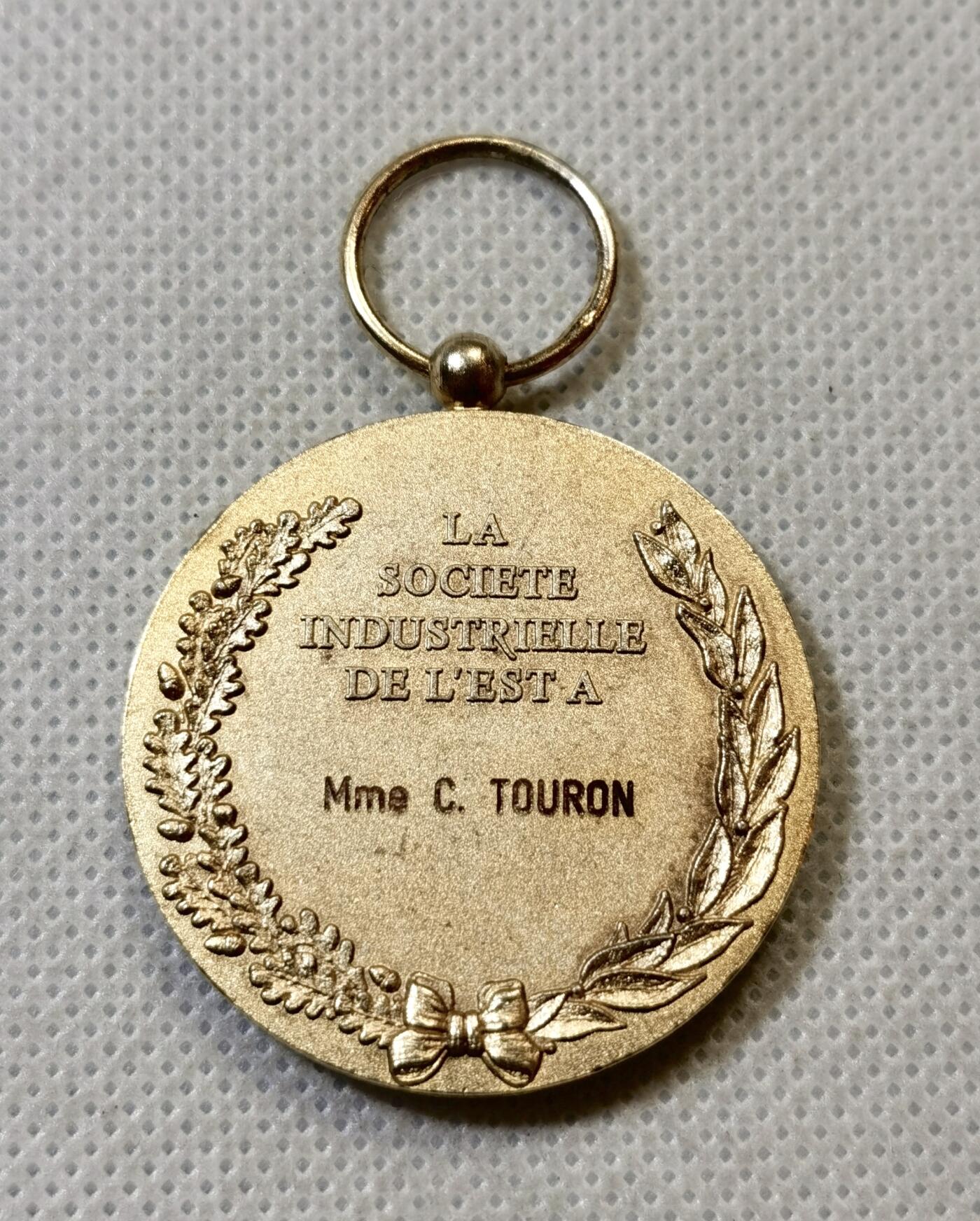 甄臻铺-世界币章拍卖（第48期）精品场拍品征集中，送拍享返佣金等优惠多多