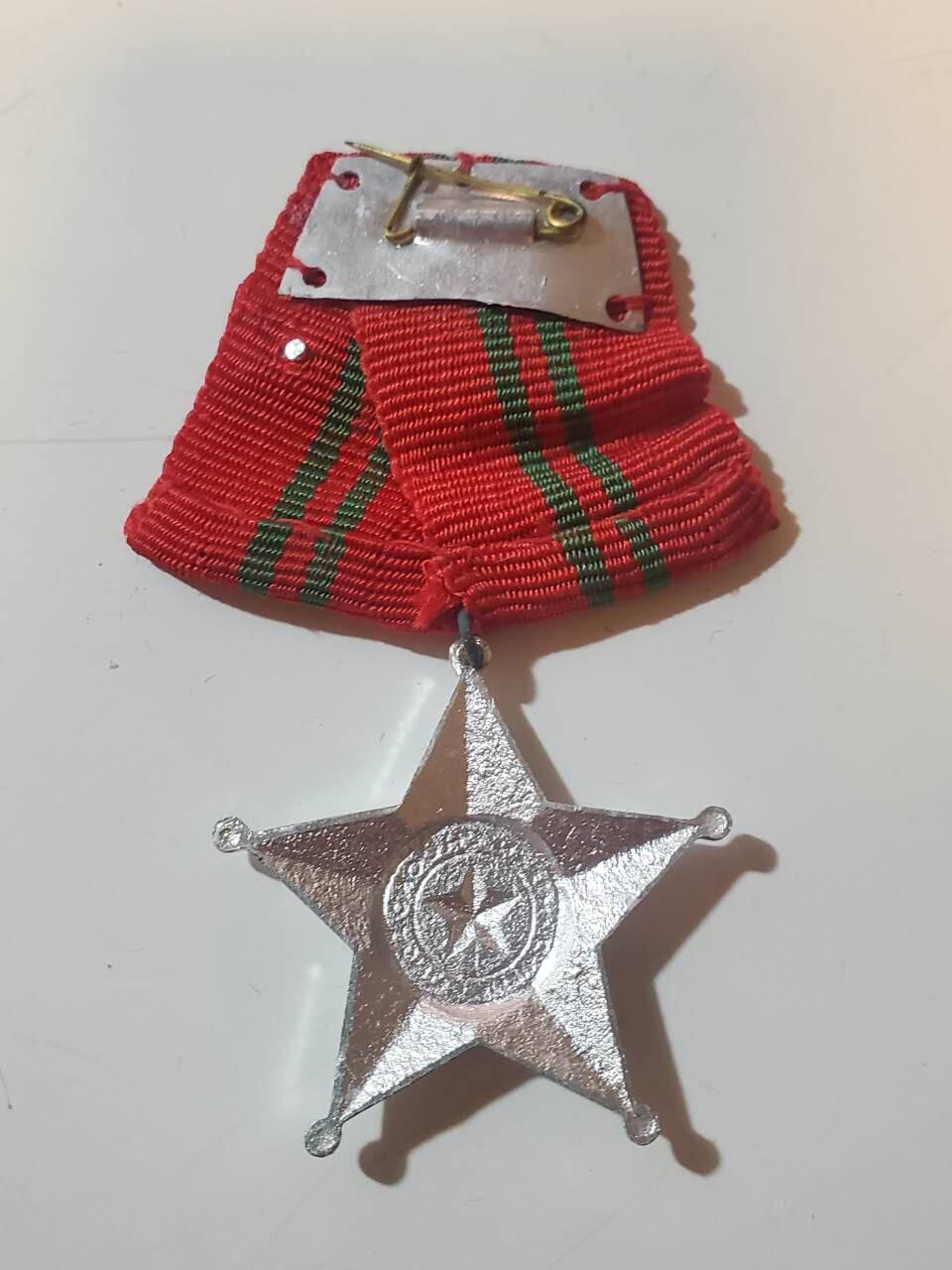 韵星假日拍卖第三十七期 -- Rimey Holidays Auction 37 越南社会主义共和国二级战功勋章 越中战争时期版本