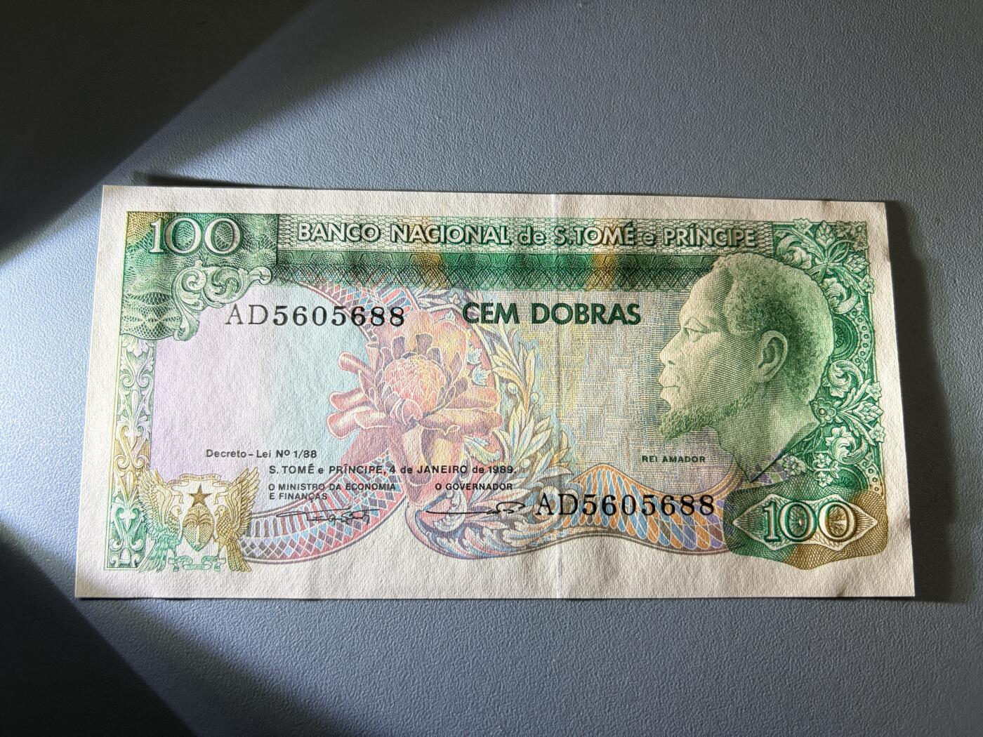 咖啡豆•收藏 2026年Jan_21th世界各国纸币拍卖 圣多美和普林西比 1989年 100多布拉 全新UNC 外国纸币