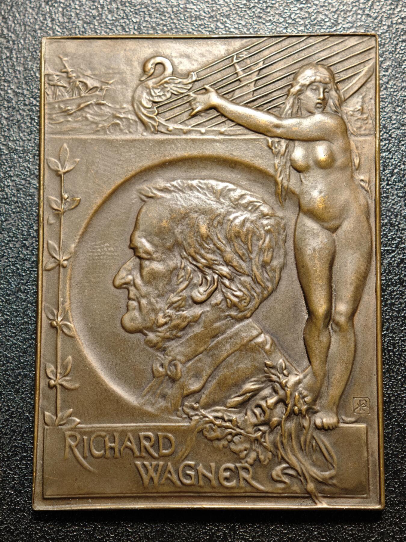 【德藏】世界币章拍卖第162期（拍品征集中~欢迎藏友联系） 1895年 奥地利音乐家理查德·瓦格纳矩形纪念铜章 雕刻家Franz Xaver Pawlik作品 外拍高价 包浆温润 直径约：43.8mm×60.3mm；重约：64.6g