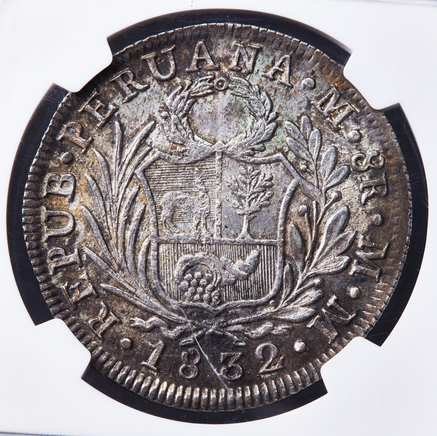 【俄甄集藏】“万象更新、马呈祥瑞”迎新春俄甄精品场-2026年(047)01-21 星期三 晚 19:30 全场包邮 秘鲁共和国1832年利马厂MM版8里亚尔女神站像大银币，NGC MS62，黄油五彩原光品相，经典品种，MS少见