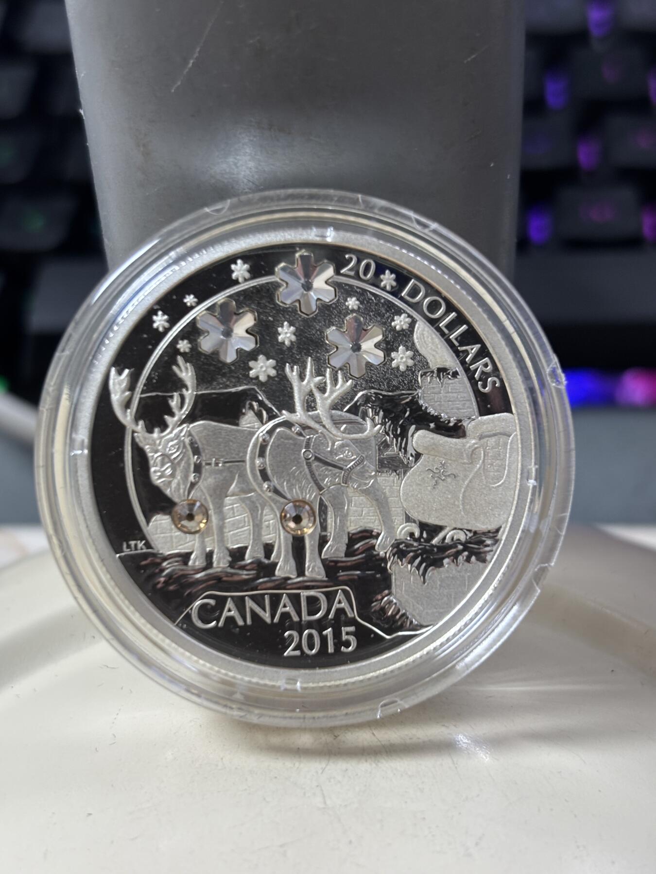 第188期拍卖 加拿大2015年圣诞节系列麋鹿镶嵌黄水晶银币,9999银，1盎司，发行量7500枚