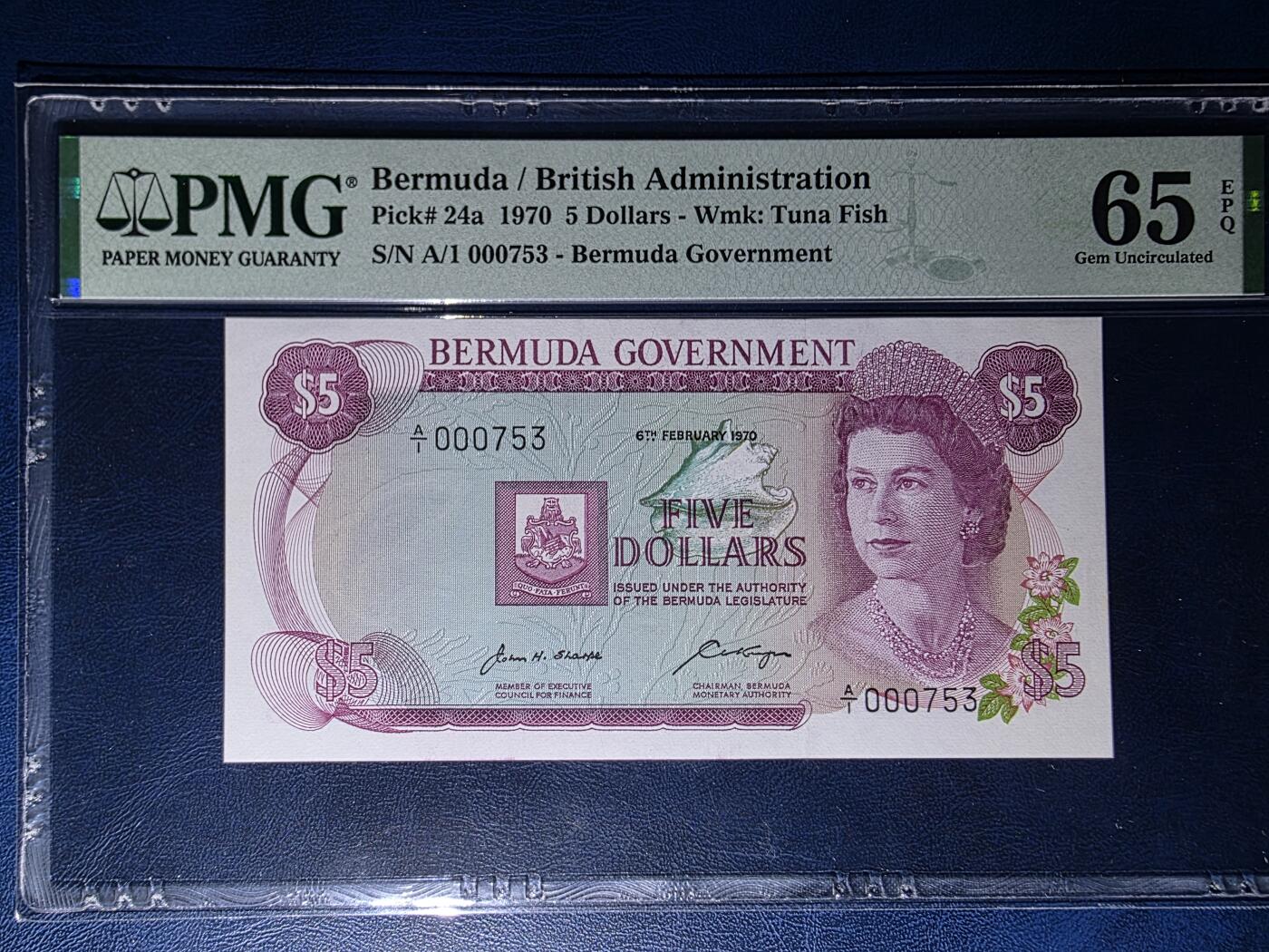 叁拾收藏第34期 百慕大1970年  高冠女王  A1首发百位数 5元  PMG65