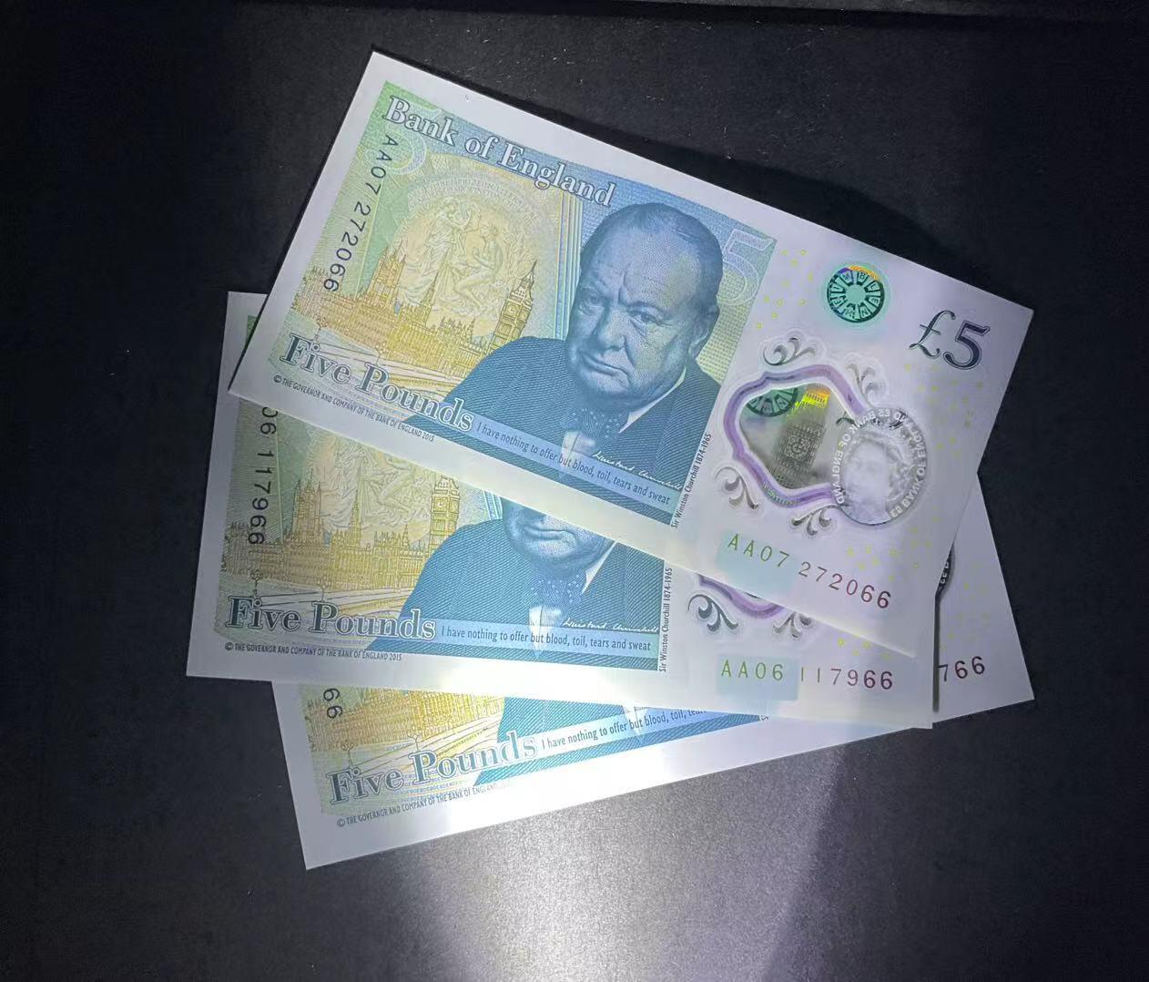 【礼羽收藏】🌏世界钱币拍卖第120期 英国绝版女王5英镑，AA冠尾66靓号一组共3张开窗口无刮擦痕(集冠首选)均绝品