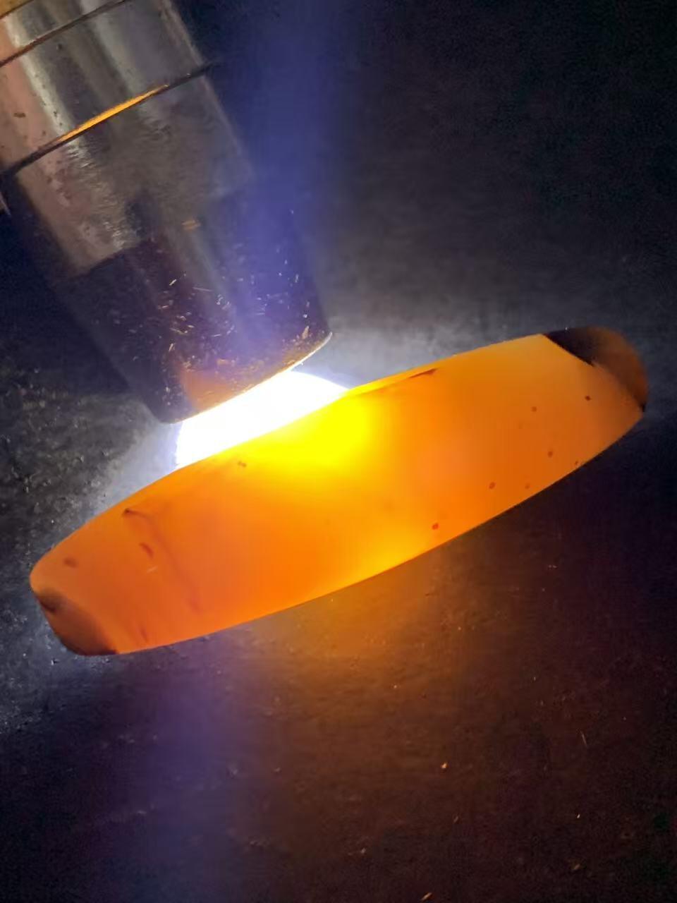 巴西玛瑙千层纹随形桶珠一个，