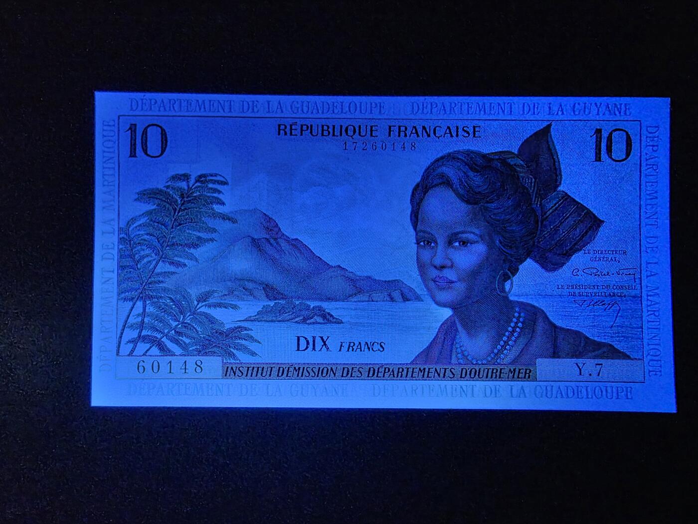 叁拾收藏第34期 法属安的列斯10法郎  UNC