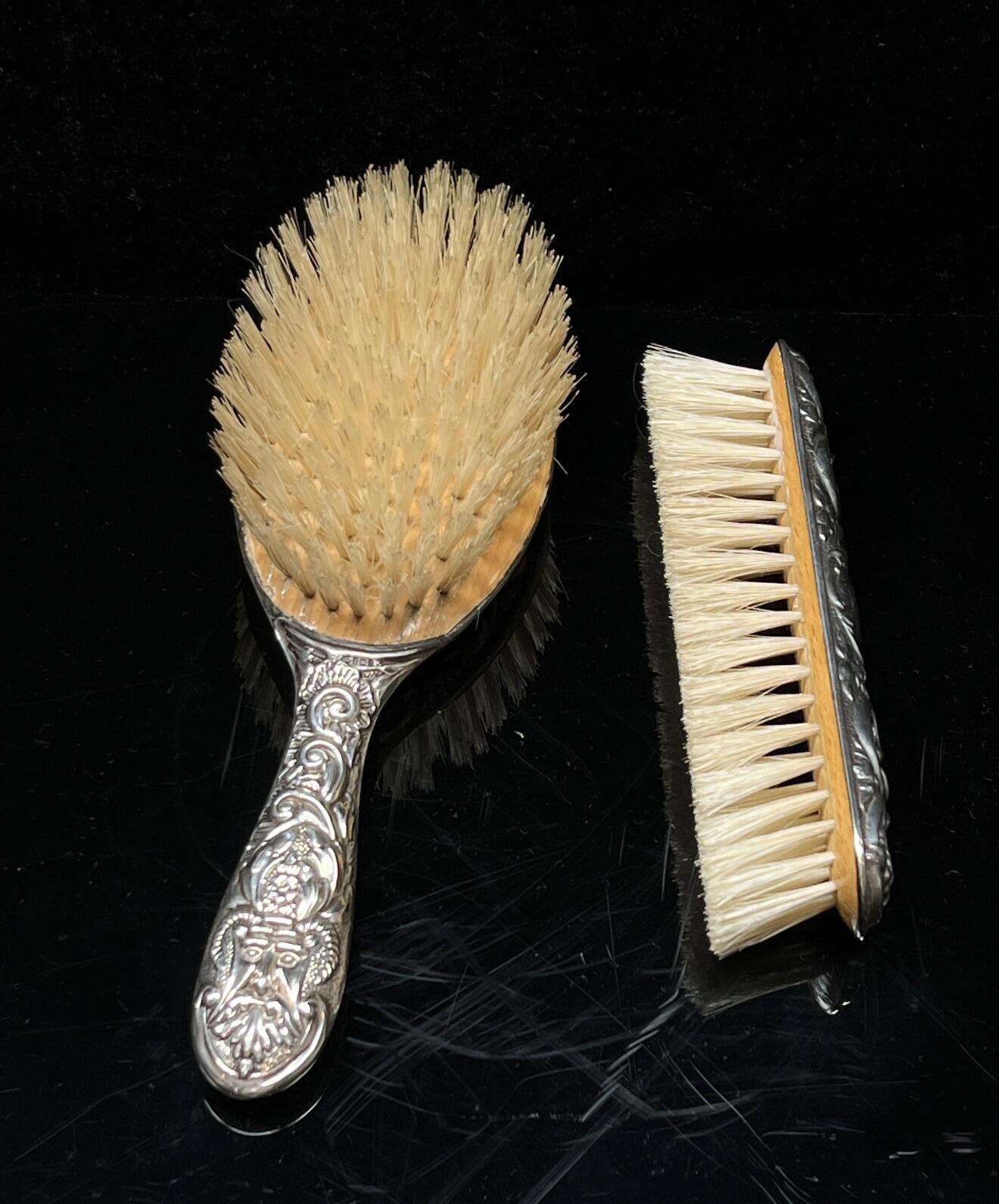 回流银器杂项 250克欧洲风格20世纪左右银刷一组，点测表面局部含银量92%左右