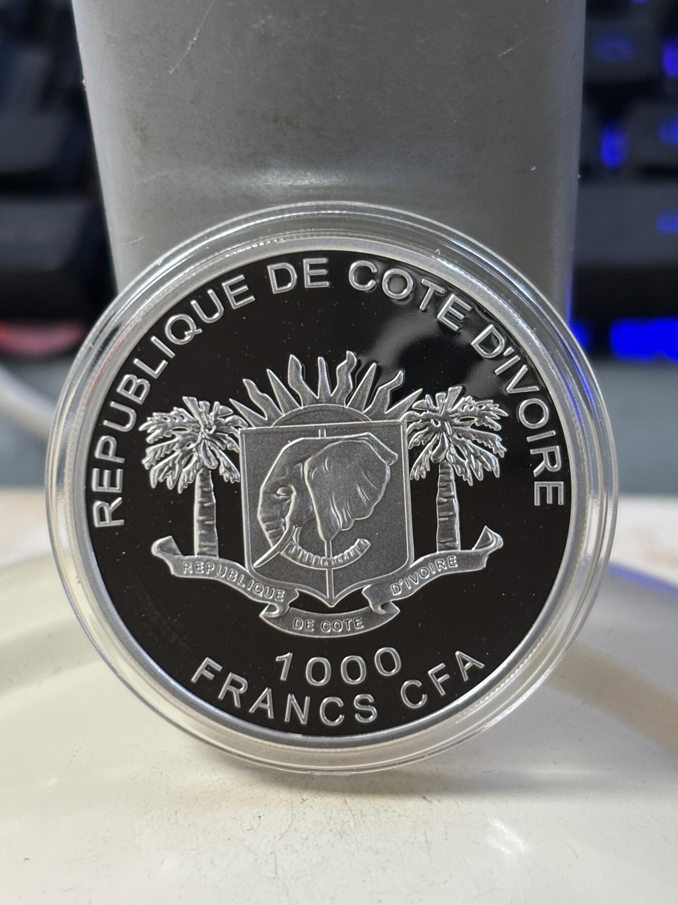 第188期拍卖 获奖币科特迪瓦2010年猛犸象镶嵌精制纪念银币，25克，925银，发行量2500枚，世界25种最美钱币之一
